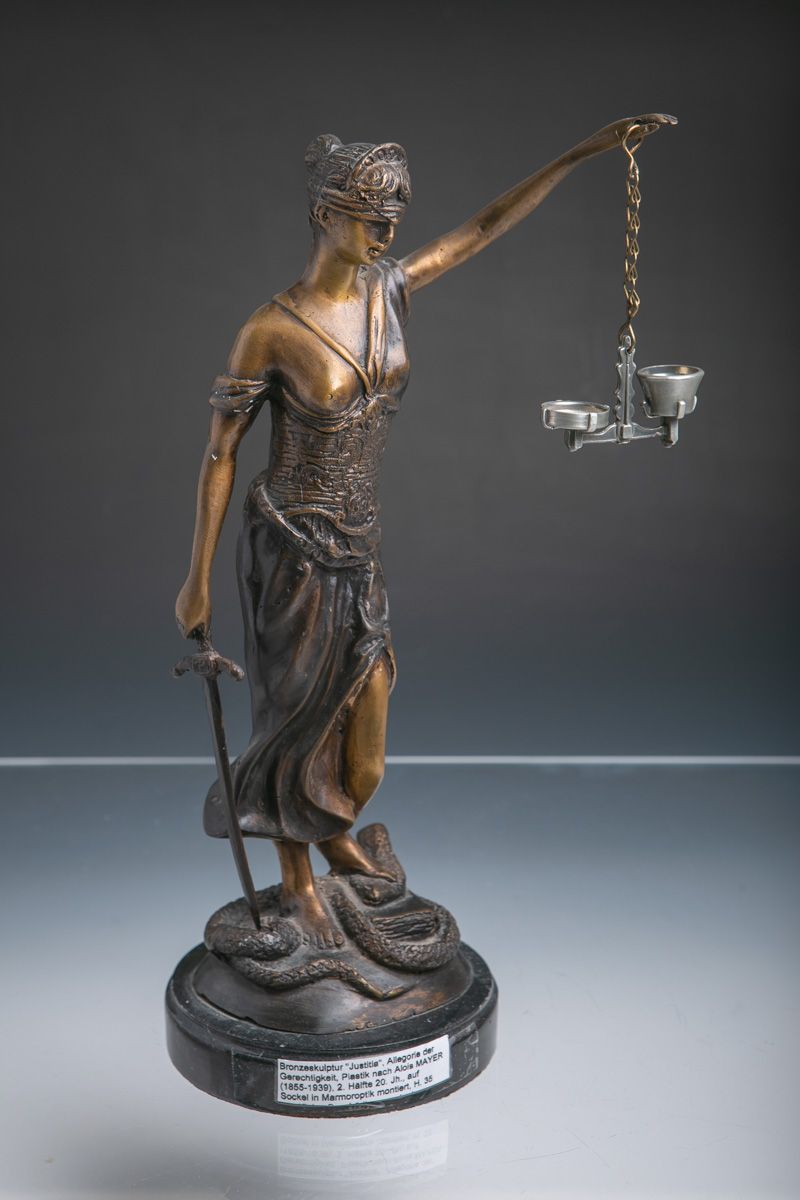 Null Artiste inconnu (2e moitié du 20e s.), sculpture en bronze "Justitia" d'apr&hellip;