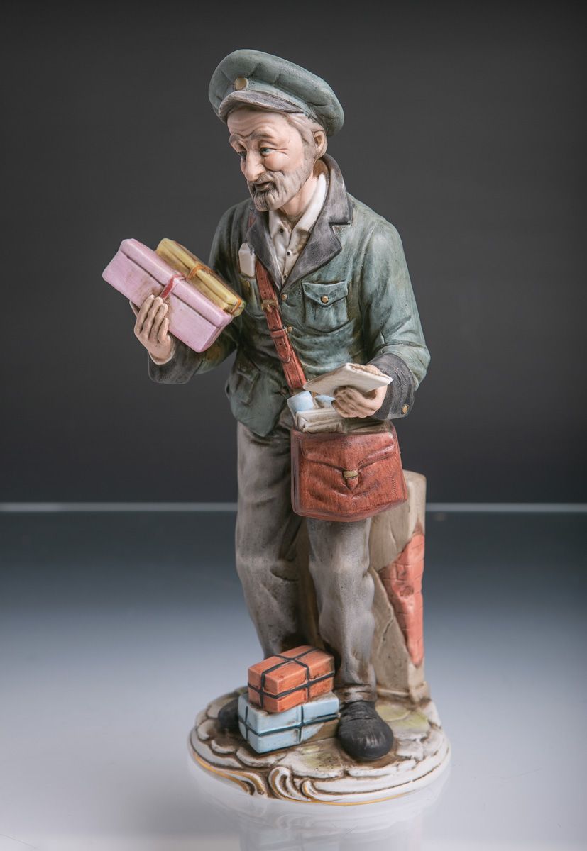 Null Figurine (Merli, B.), postman with letters and parcels, sitting on a wall, &hellip;
