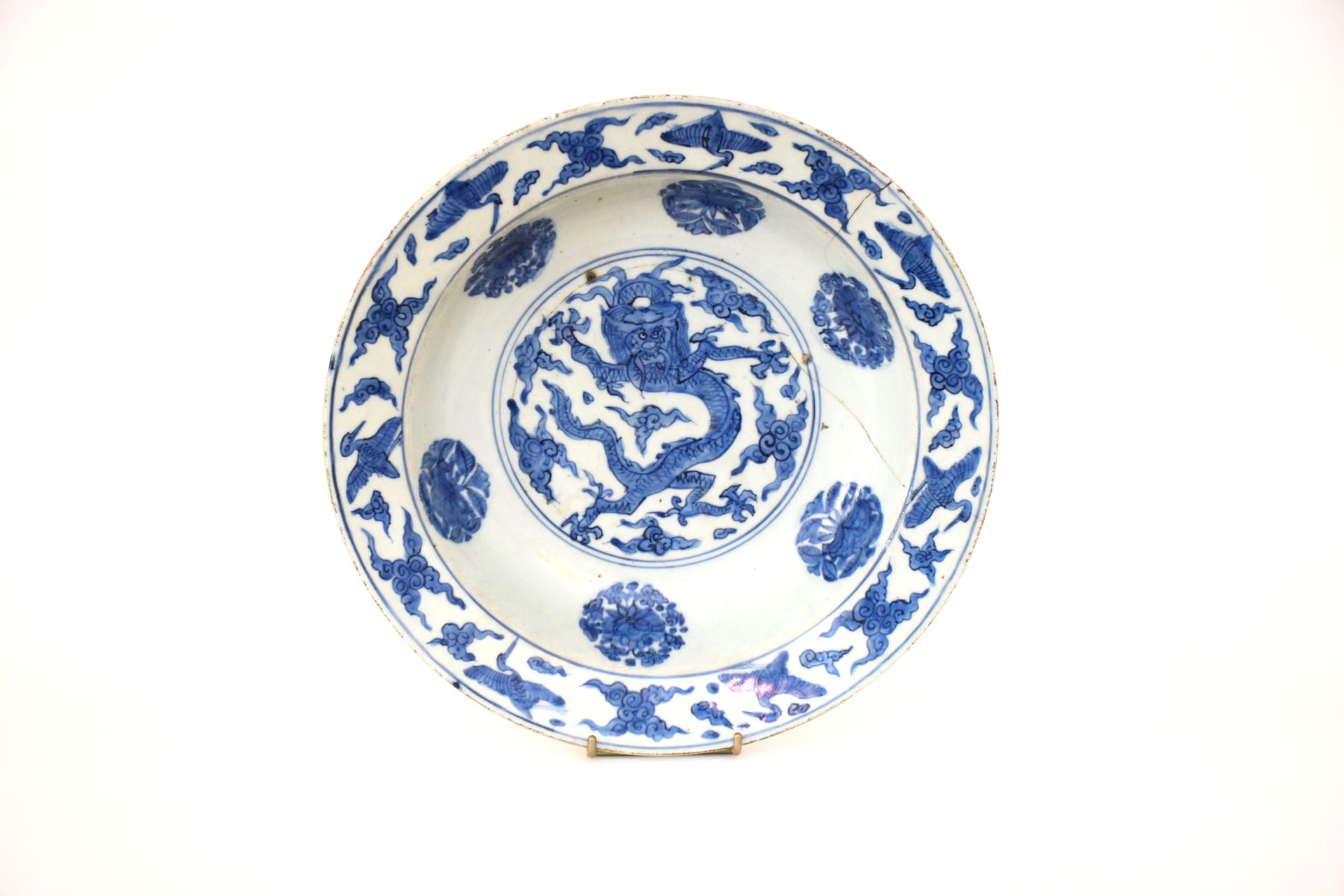 Null CHINE

PLAT en porcelaine bleue à décor central d’un dragon à quatre griffe&hellip;