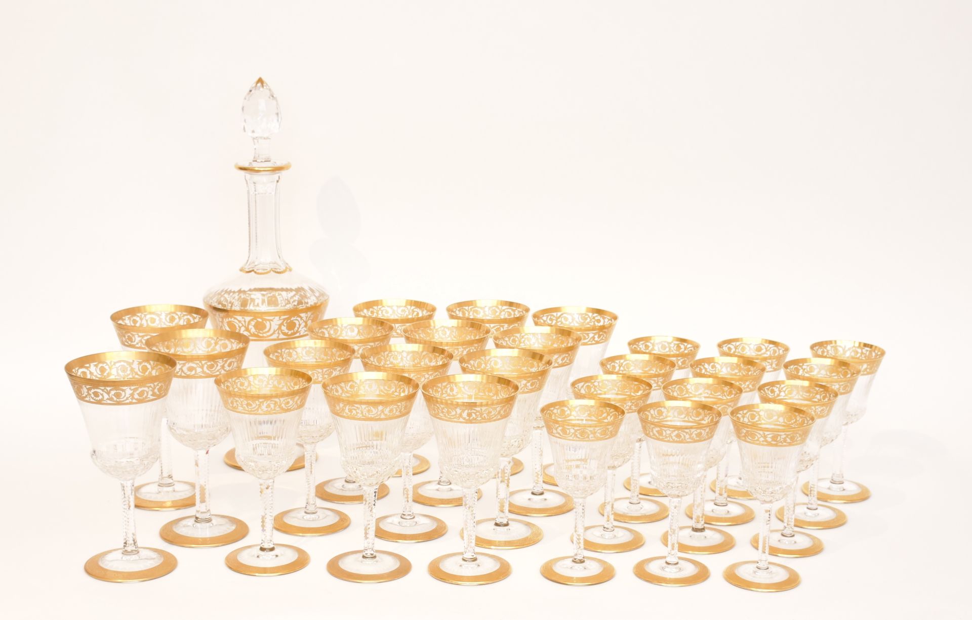 Null 圣卢斯 蓟门模型

一套带有精美镀金装饰的水晶杯，包括。

3个水杯（高18厘米），12个红酒杯（高16.5厘米），12个白酒杯（高14.5厘米）和一&hellip;