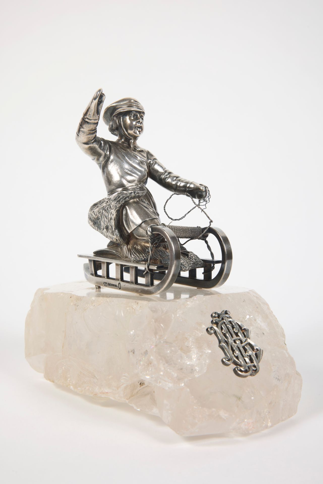 Null 萨济科夫雪橇镇纸
水晶底座
银质雕刻。水晶
印记：84 和圣彼得堡，P. Sazikov，双头鹰，П.С.(P. Sazikov)
308 克，10 &hellip;