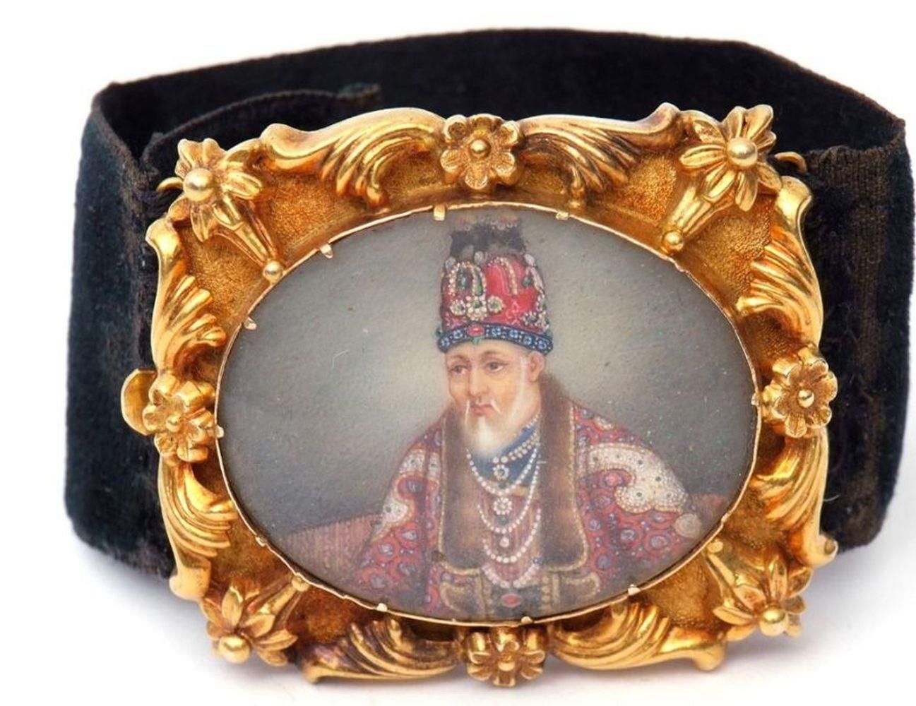 Null Bracelet Portrait d'Akbar II peint à la main au 19ème siècle. 3.5 x 3cm