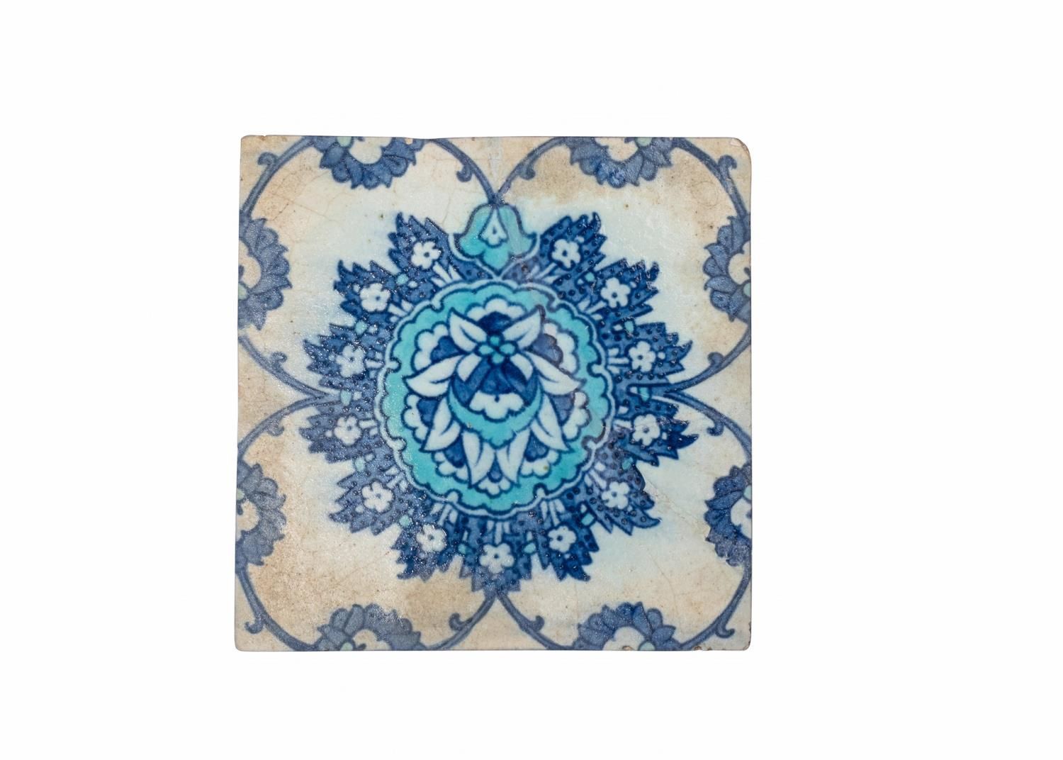 Null 大型蓝白相间的IZNIK DAMASCUS瓷砖，17世纪
 
 直径：25厘米