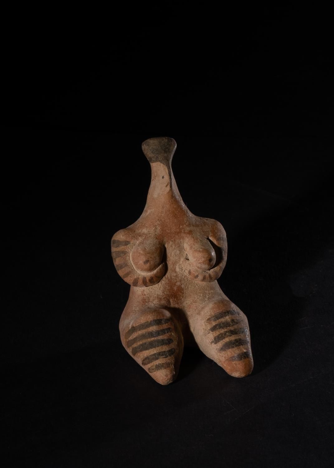 A MESOPOTAMIAN TERRACOTTA FEMALE IDOL, TEL HALAF TYPE CIRCA 5000-4500 B.C. IDOLE&hellip;