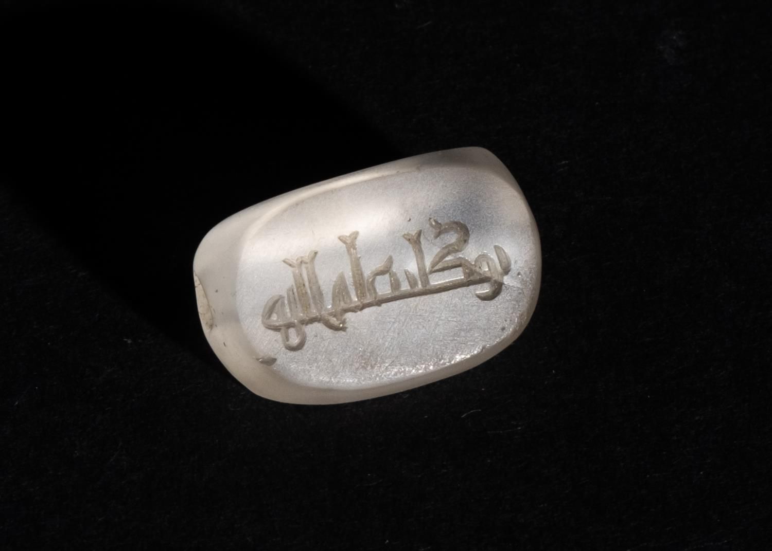 AN ISLAMIC ROCK CRYSTAL SEAL INSCRIBED WITH KUFIC SCRIPT CIRCA 8TH-9TH CENTURY 印&hellip;