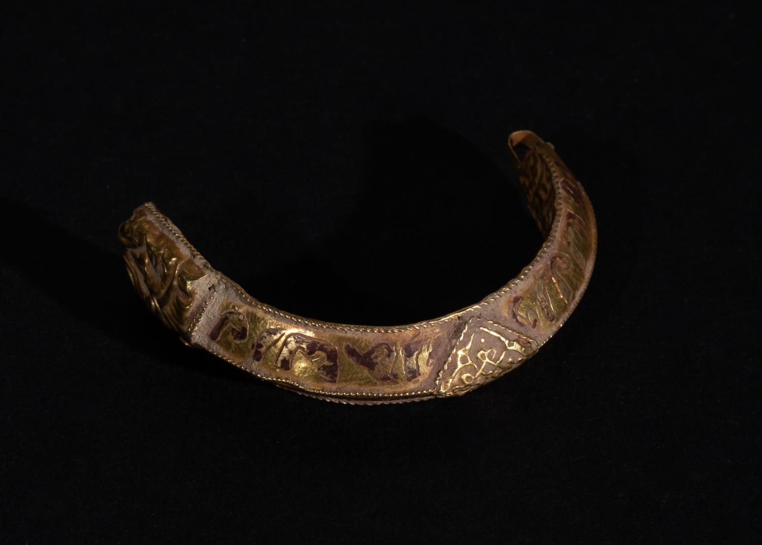 A PART GOLD FRAGMENT OF A BANGLE WITH INSCRIPTION, FATIMID OR EARLIER, 10TH CENT&hellip;