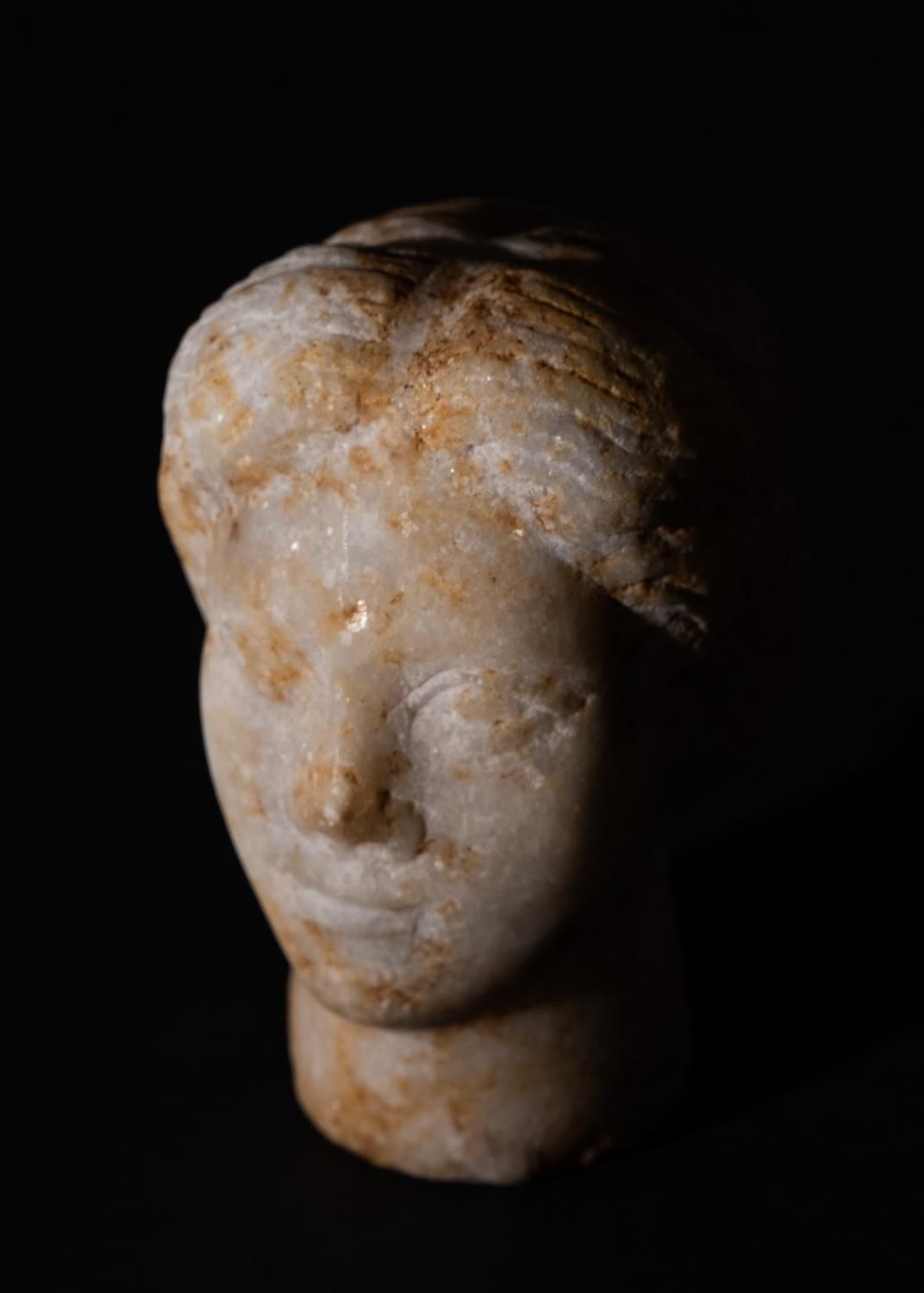 A FINE ROMAN STONE BUST OF A NOBLE WOMAN CIRCA 3RD CENTURY A.D. 约公元3世纪罗马贵族妇女石雕像
&hellip;