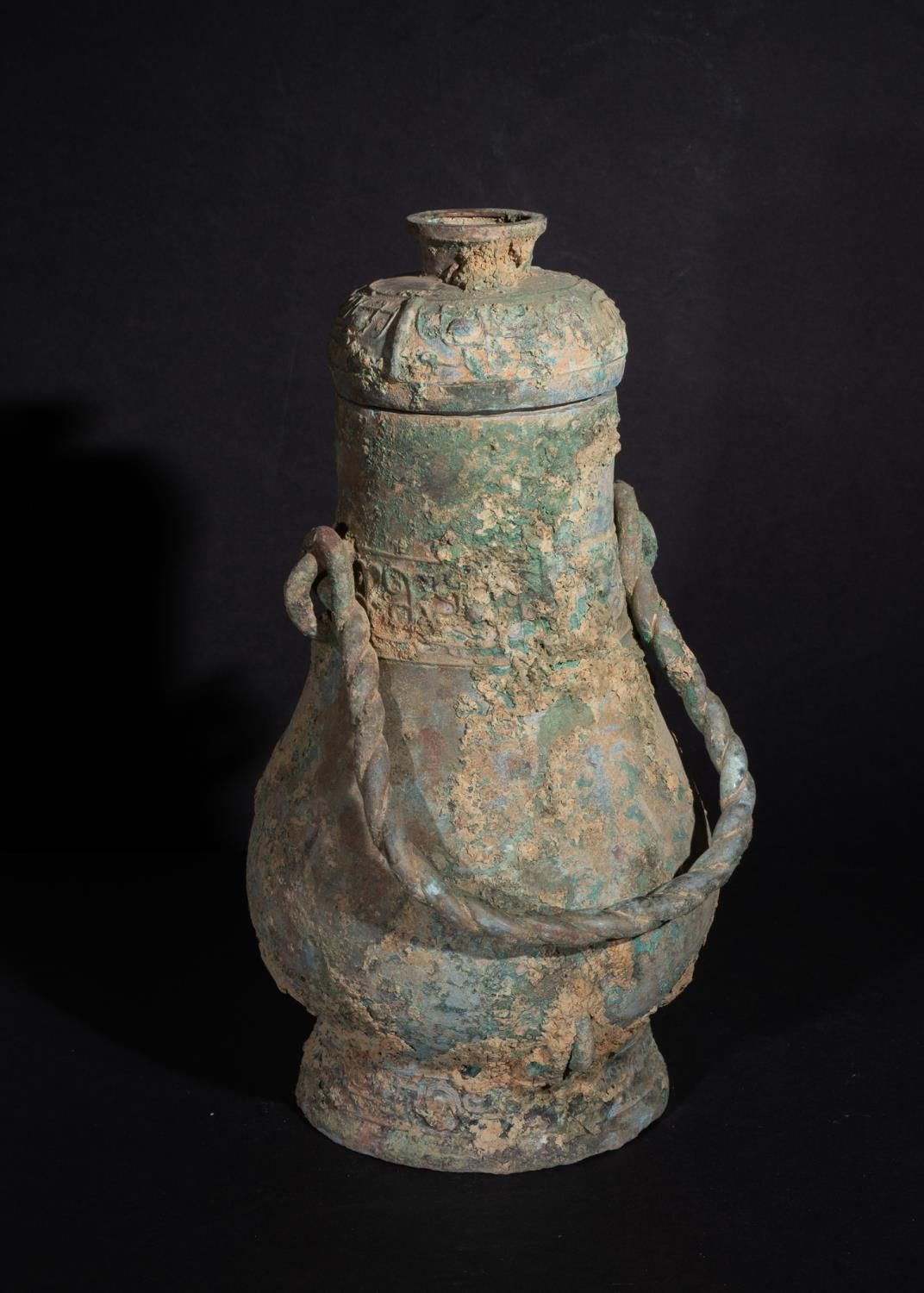 A CHINESE BRONZE RITUAL VESSEL IN THE STYLE OF ANCIENT, 19TH/20TH CENTURY OR EAR&hellip;