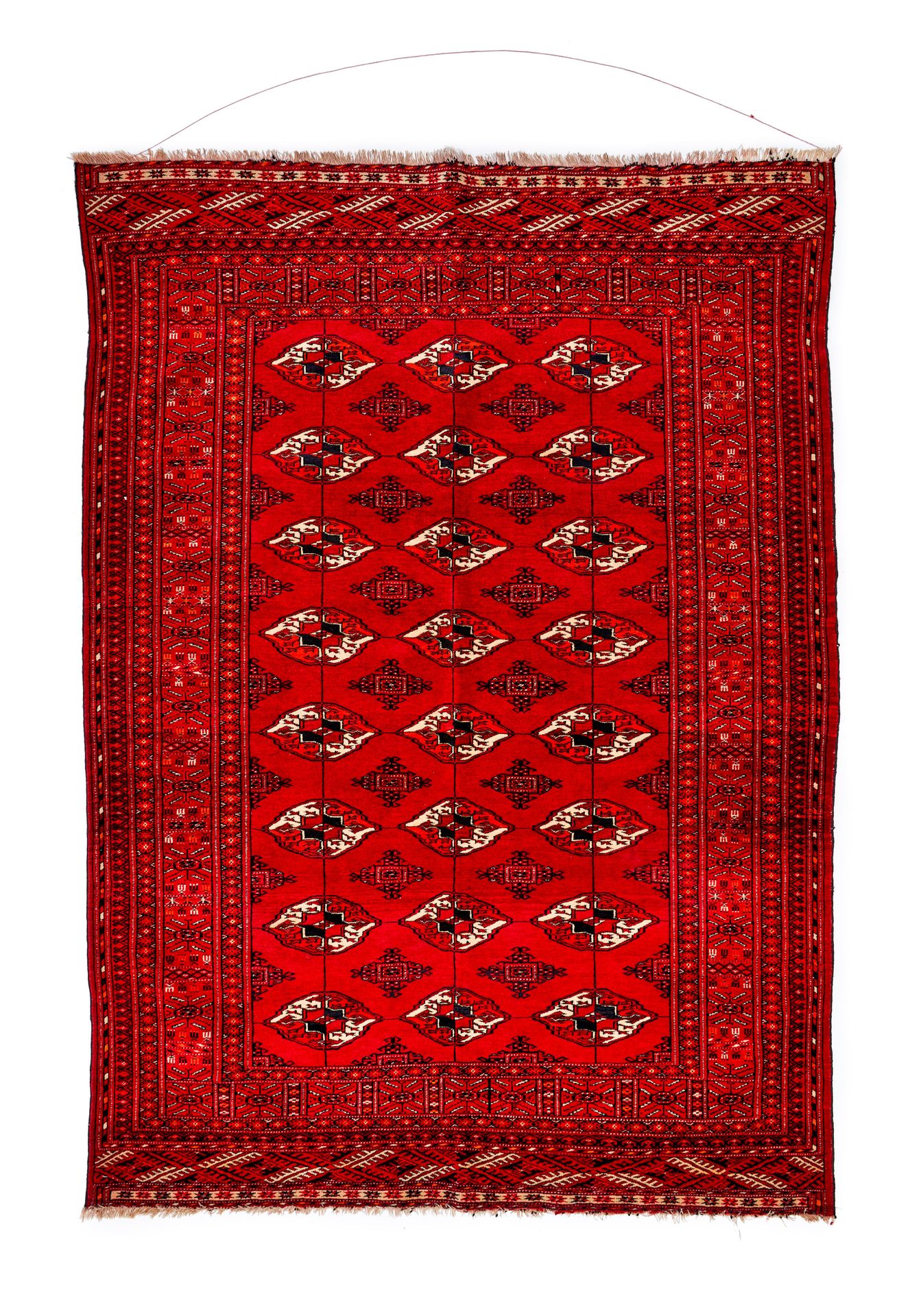 A BUKHARA WOOL RUG 布哈拉羊毛地毯
 
 高：177厘米，宽：125厘米