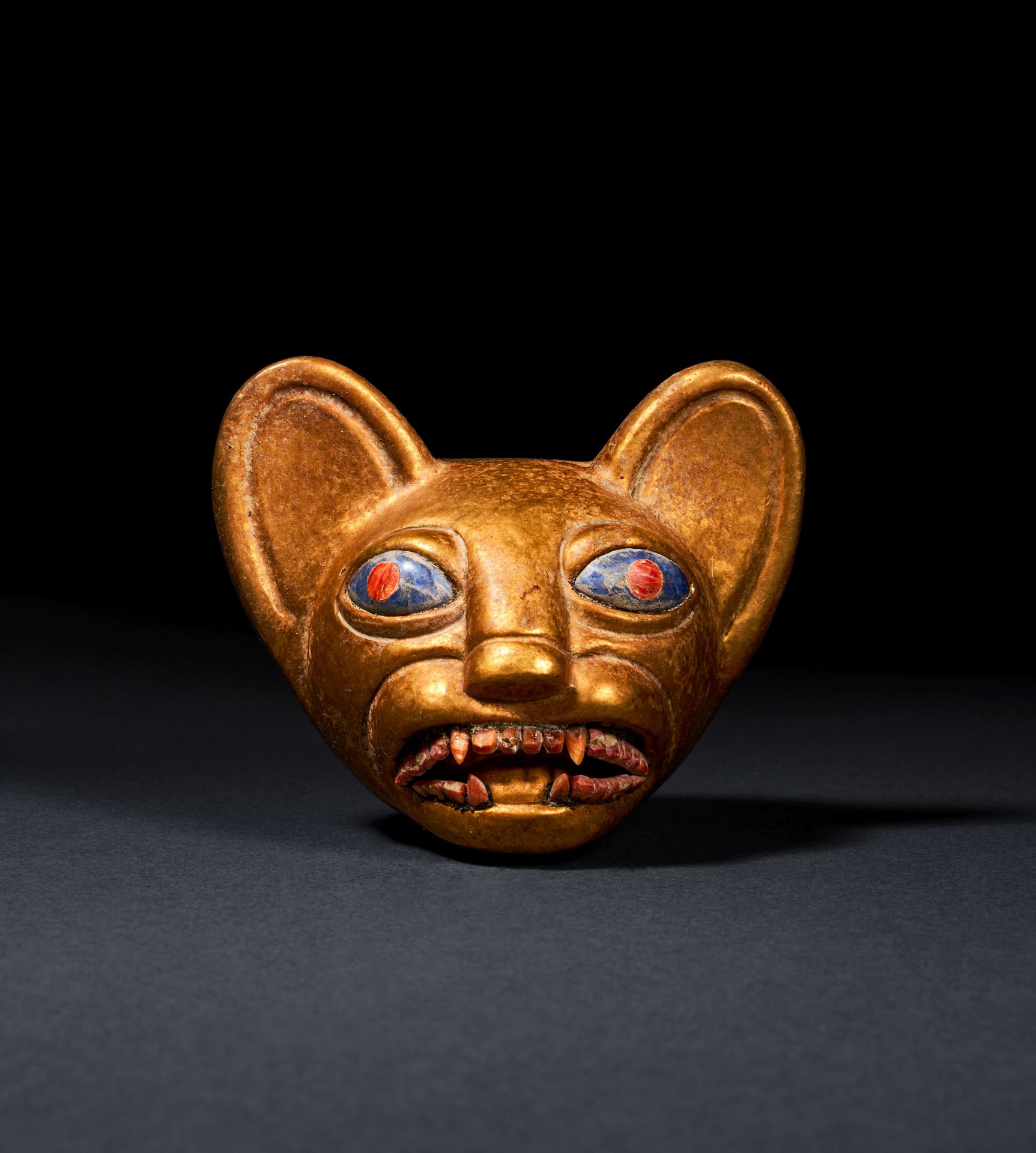 A GOLD MOCHE OF A FELINE HEAD WITH SHELL & STONE INLAY, LOMA NEGRA, VICUS-MOCHE,&hellip;