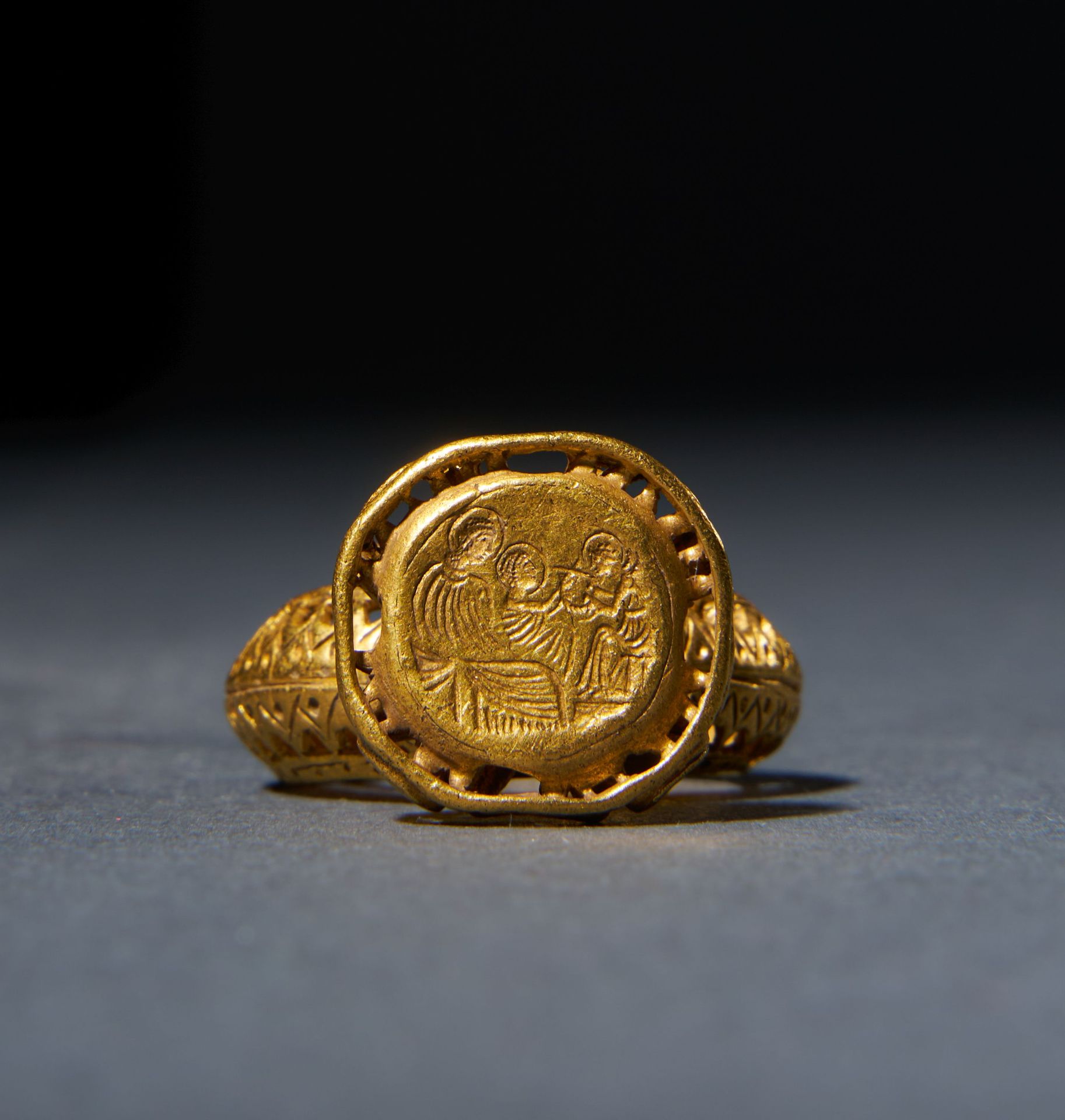 A GOLD BYZANTINE RING DEPICTING THE NAVITIY SCENE OF THE BIRTH OF CHRIST, CIRCA &hellip;
