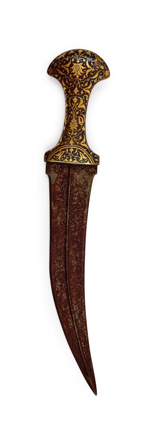 A GOLD DAMASCENED DAGGER (JAMBIYA), 17TH CENTURY, SAFAVID PERSIA 一把金色大马士革匕首（Jamb&hellip;