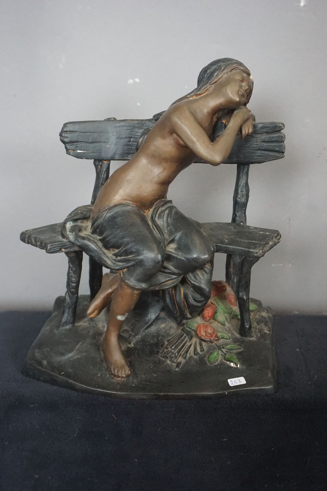 Null Sculpture in bronze, girl on sofa H35x30