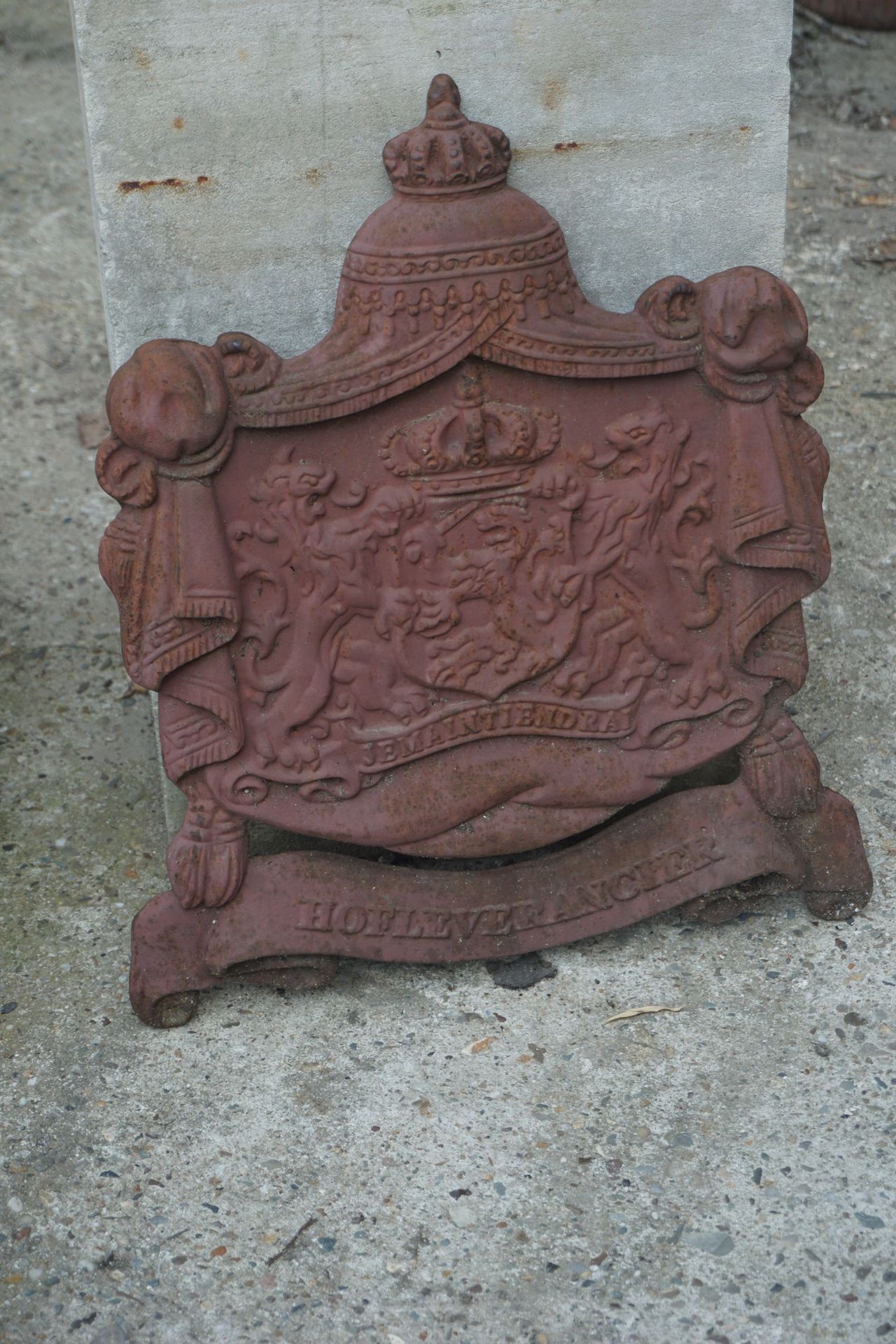 Ornament in cast iron, H50 court supplier