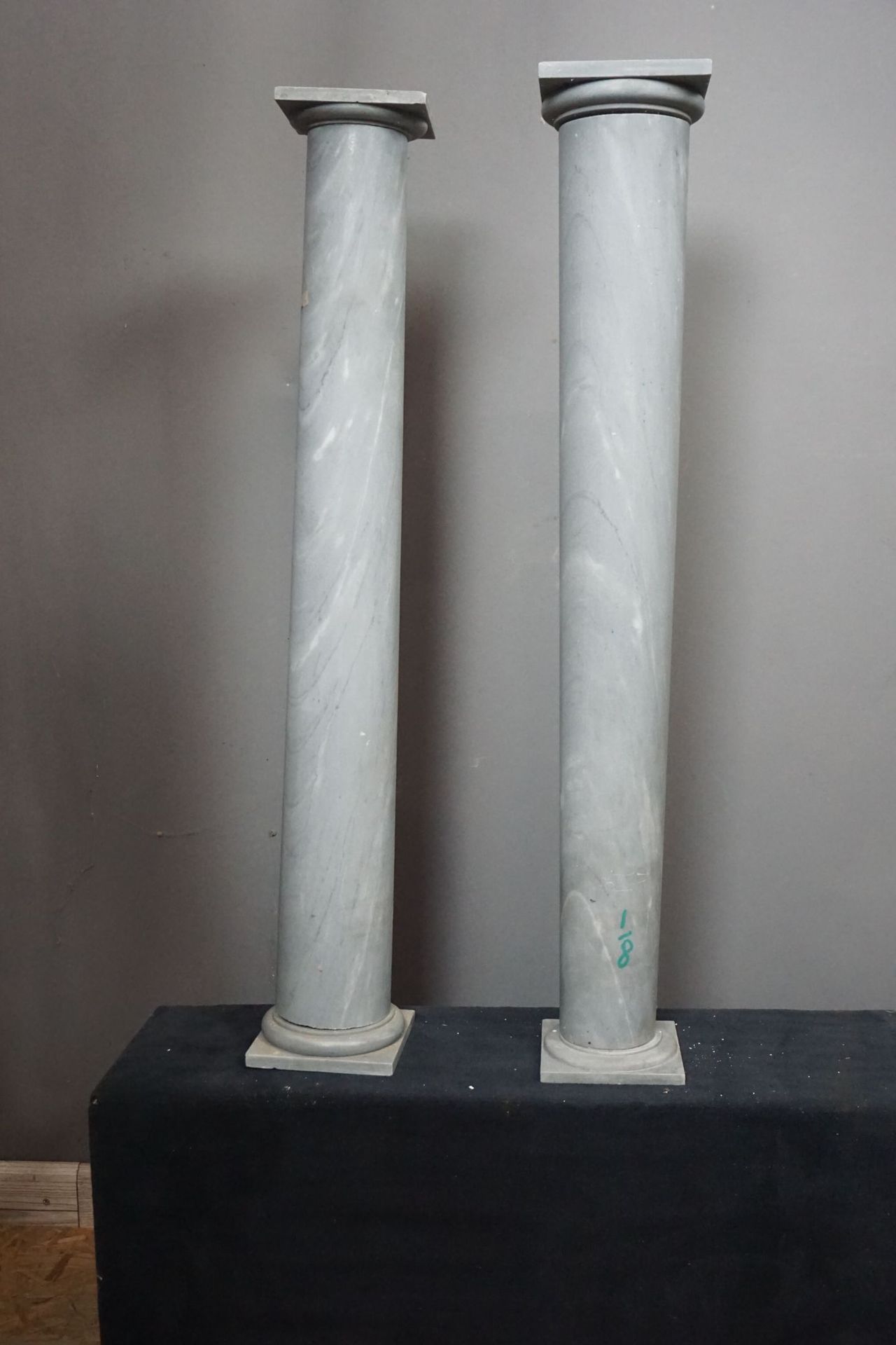 Null Couple Marble Soccles / columns H80