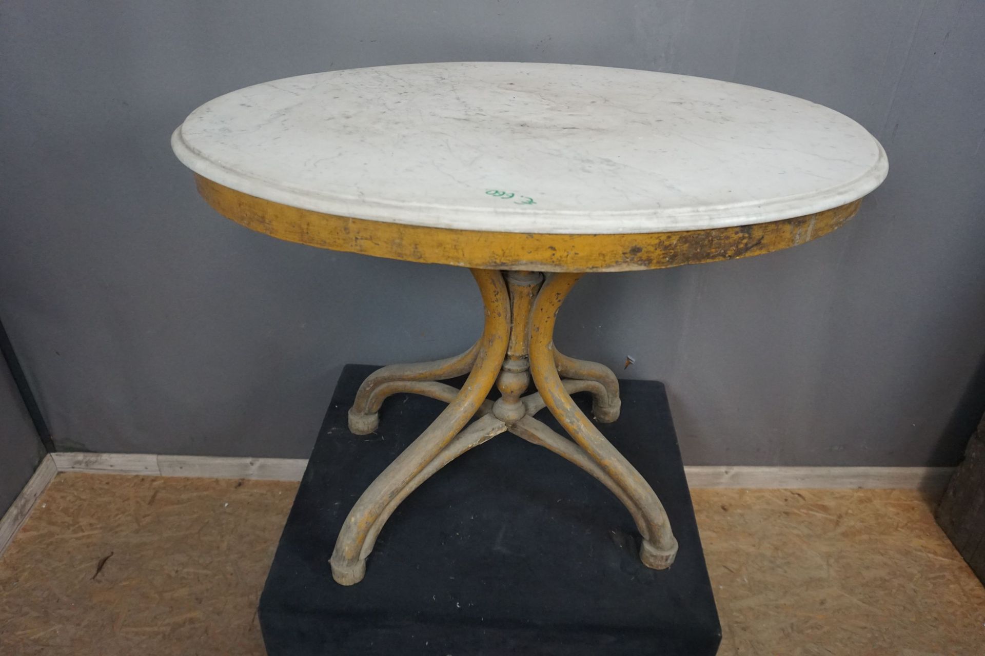 Null Bistrot table with leaf in marble H80x95x65