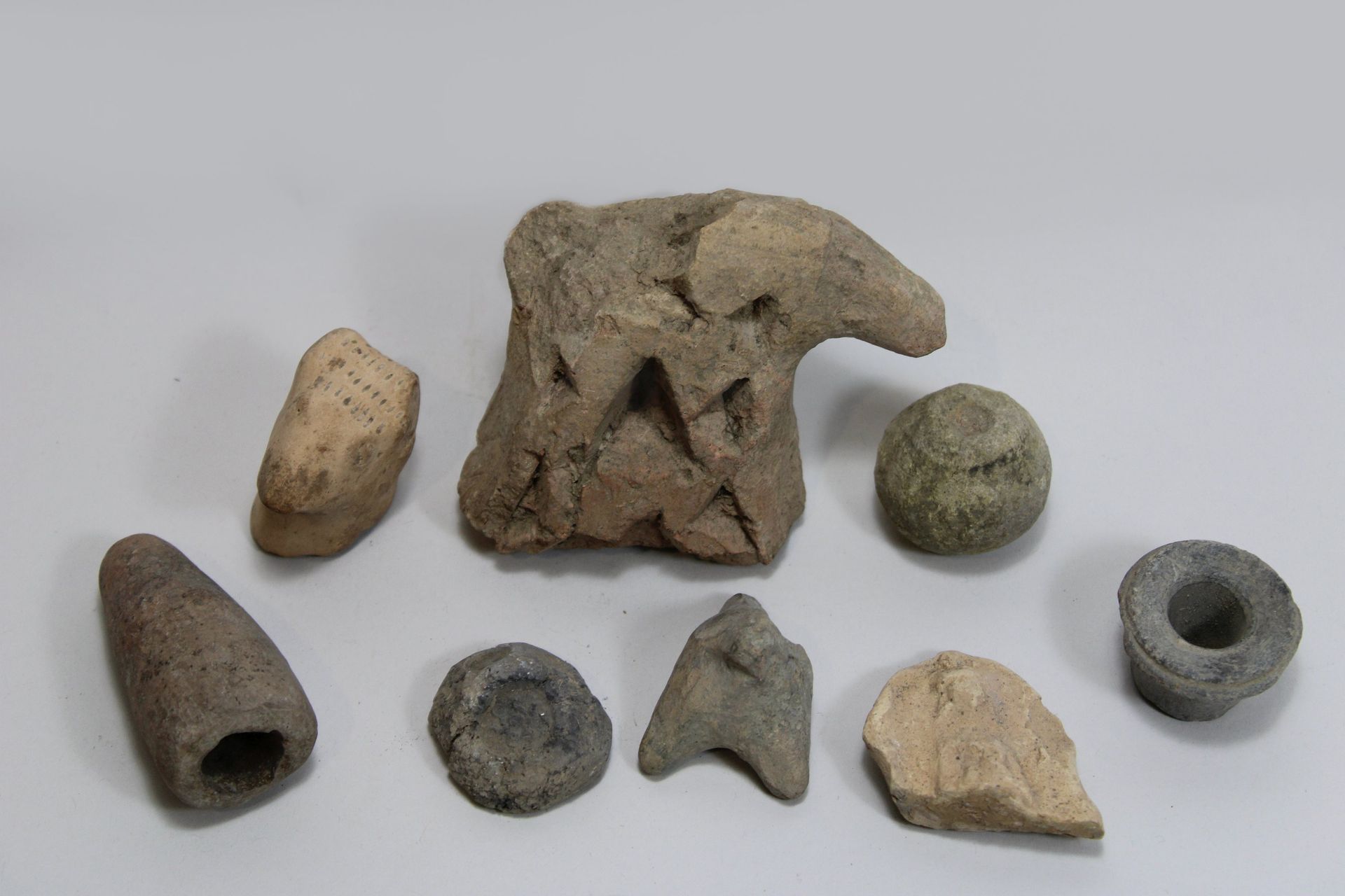 8x Fragmente, römisch-ägyptisch, v. Chr. 8x碎片，发掘，罗马-埃及，公元前，轻粘土，无釉，各种尺寸。尺寸。因年代久远而&hellip;