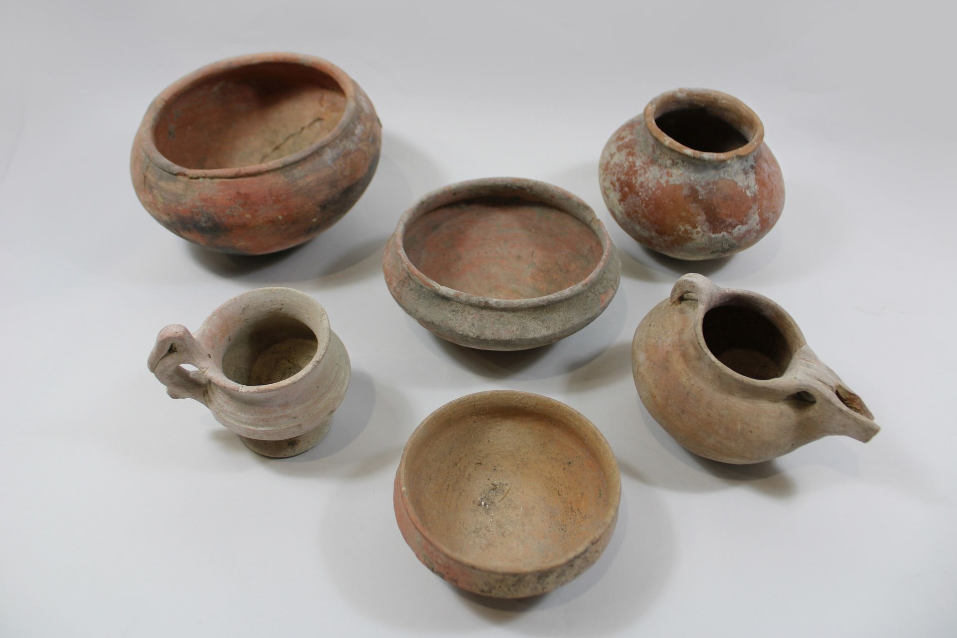 6x Tongefäße, römisch-ägyptisch 6件粘土器皿，出土的，罗马-埃及的，轻粘土，无釉，不同大小。尺寸。因年代久远而出现的状况，断裂，&hellip;