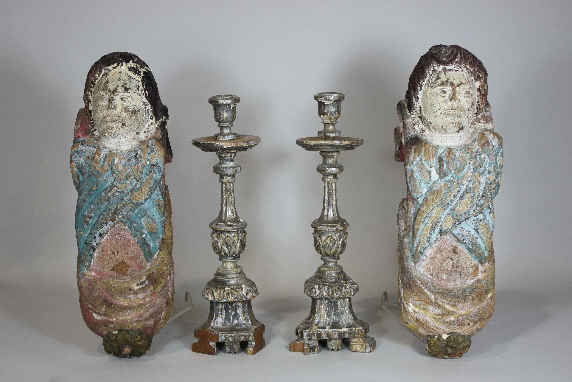 Paar Kerzenleuchter, Paar Figuren, wohl 18. Jh. Par de candelabros, par de figur&hellip;