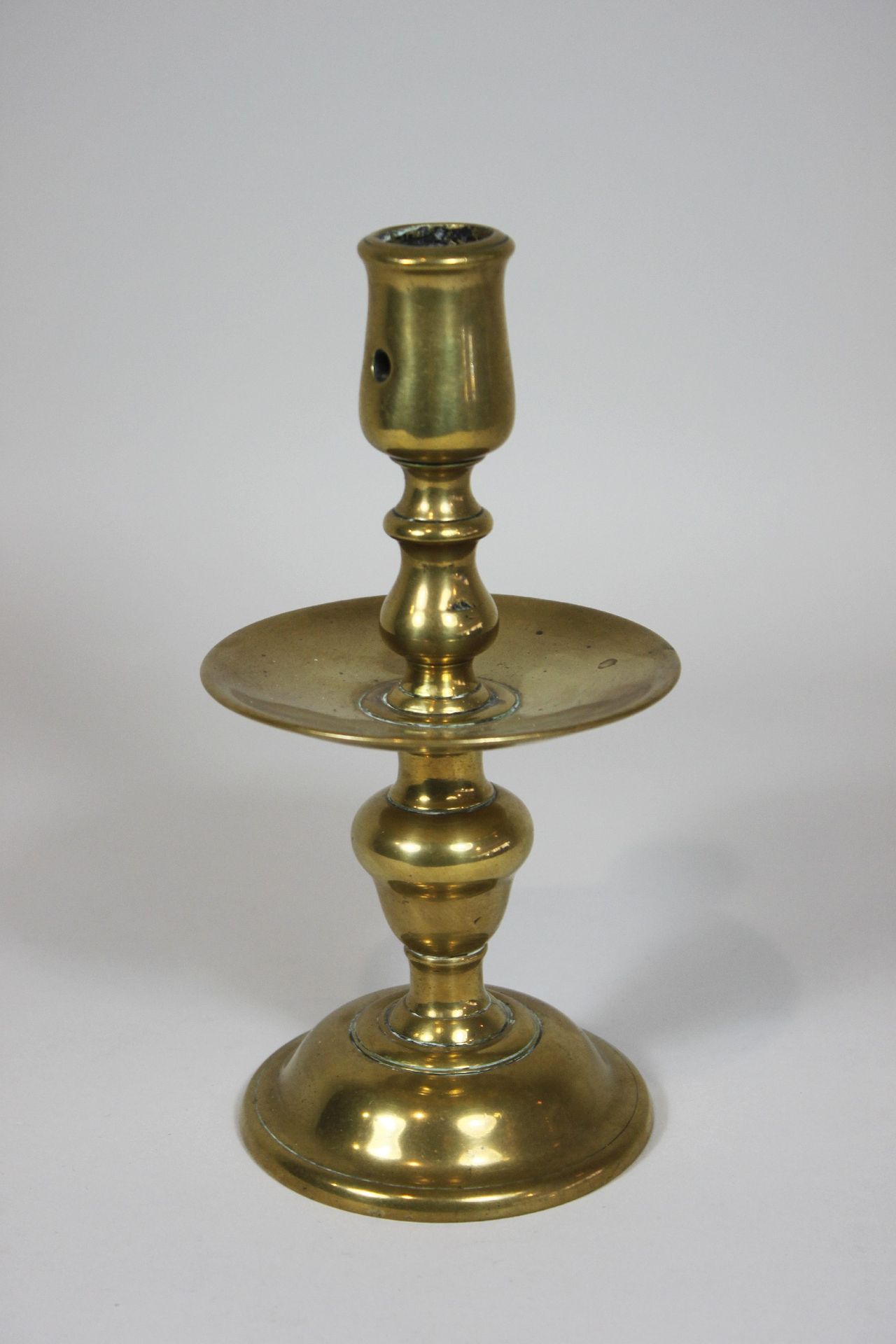Kragenleuchter, um 1700 Collar chandelier, around 1700, brass, cast, single flam&hellip;