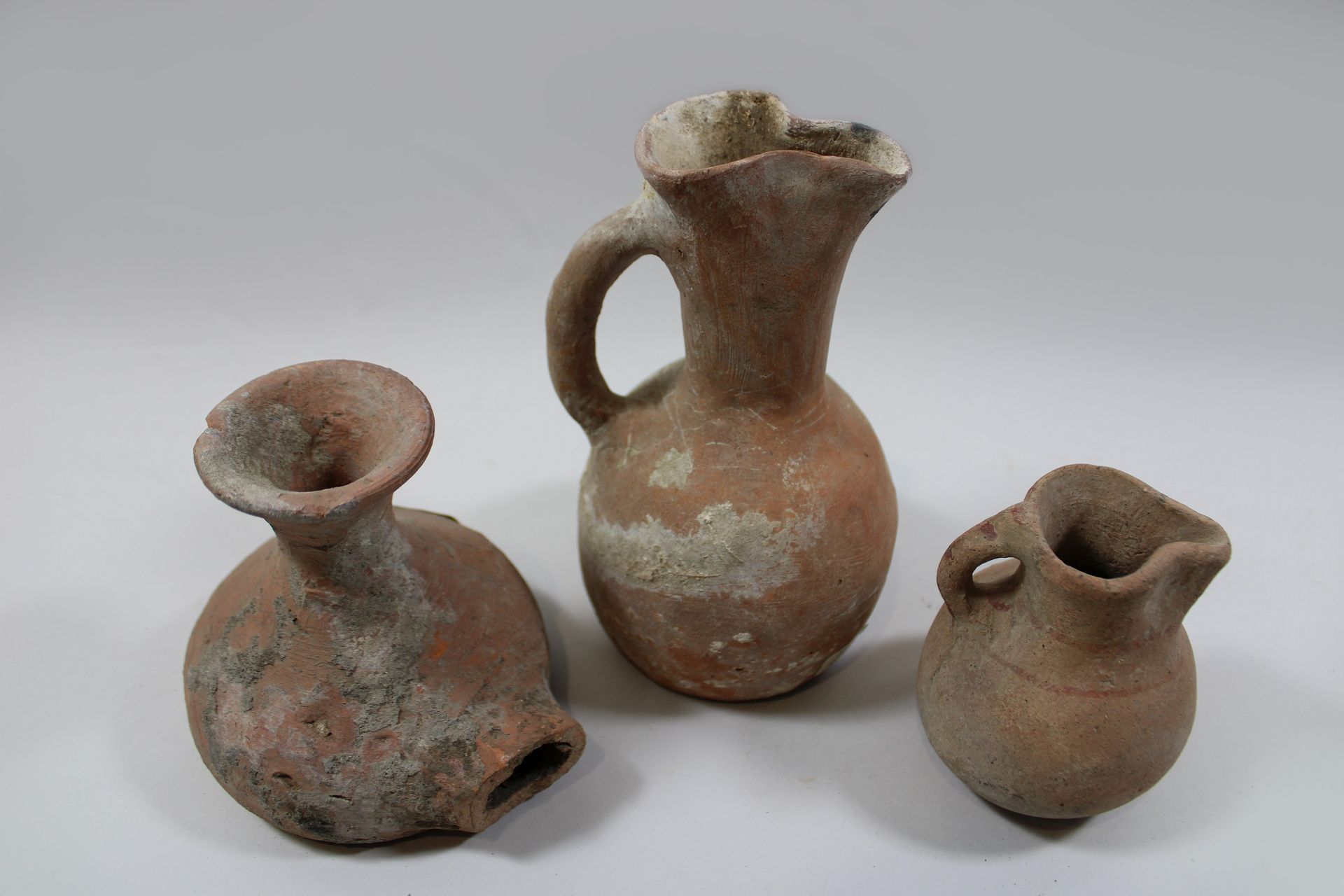 3x kleine Krüge, römisch-ägyptisch, v. Chr. 3x small jugs, excavations, Roman-Eg&hellip;