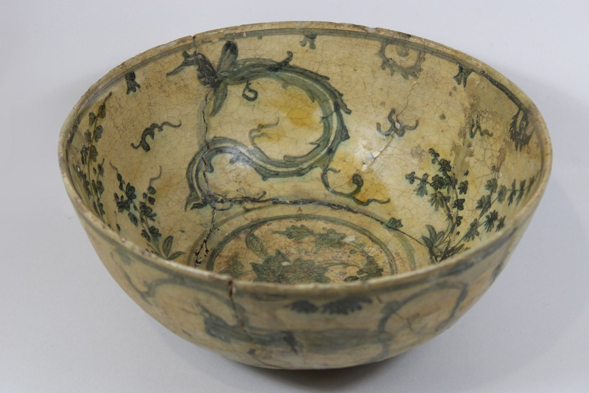 Große Schale, Persien oder Kreta, 12.-14. Jh. Large bowl, excavation, Persia or &hellip;