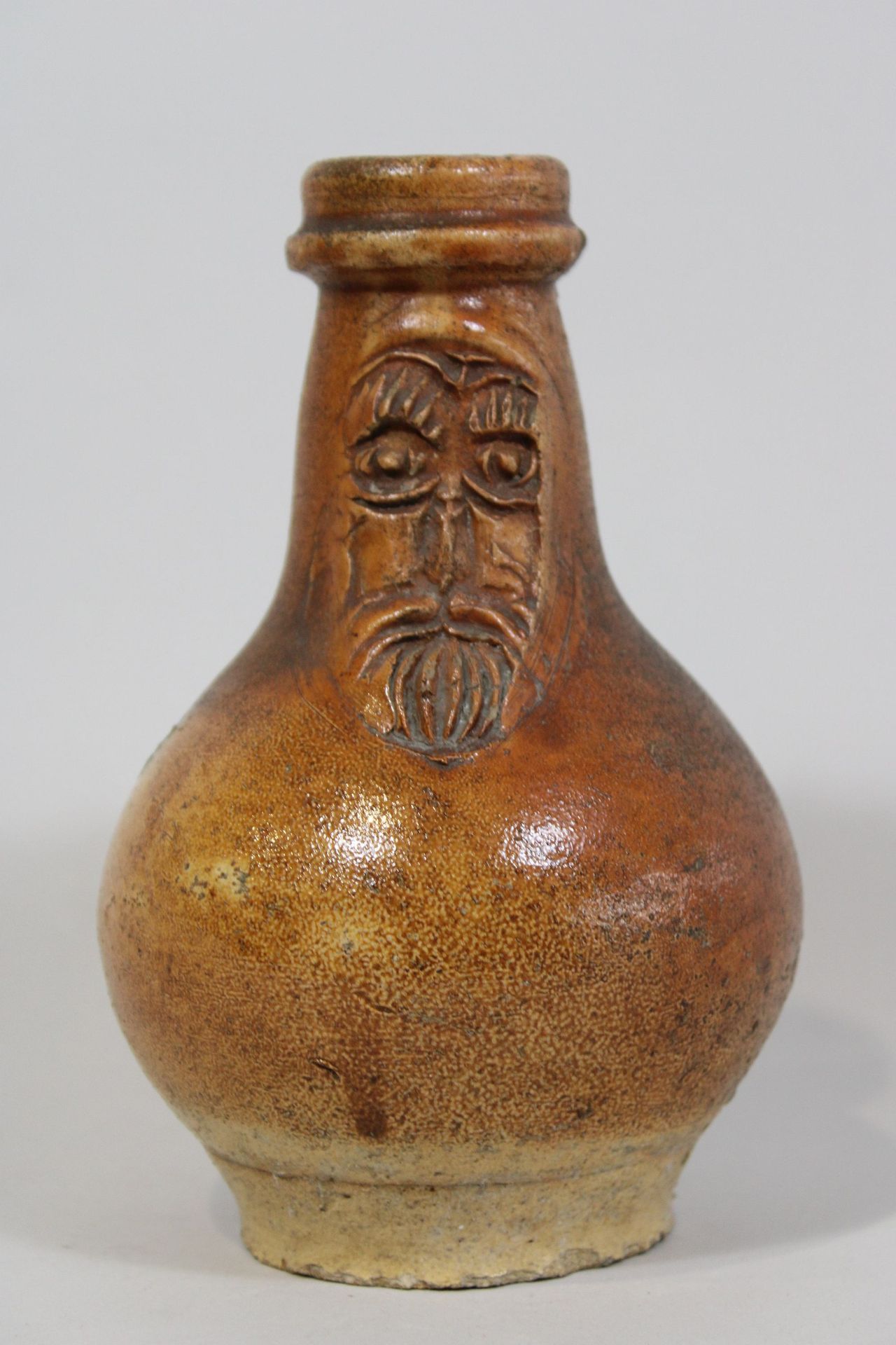 Kleiner Bartmannskrug Small bearded man jug, Frechen, stoneware, brown glazed, e&hellip;