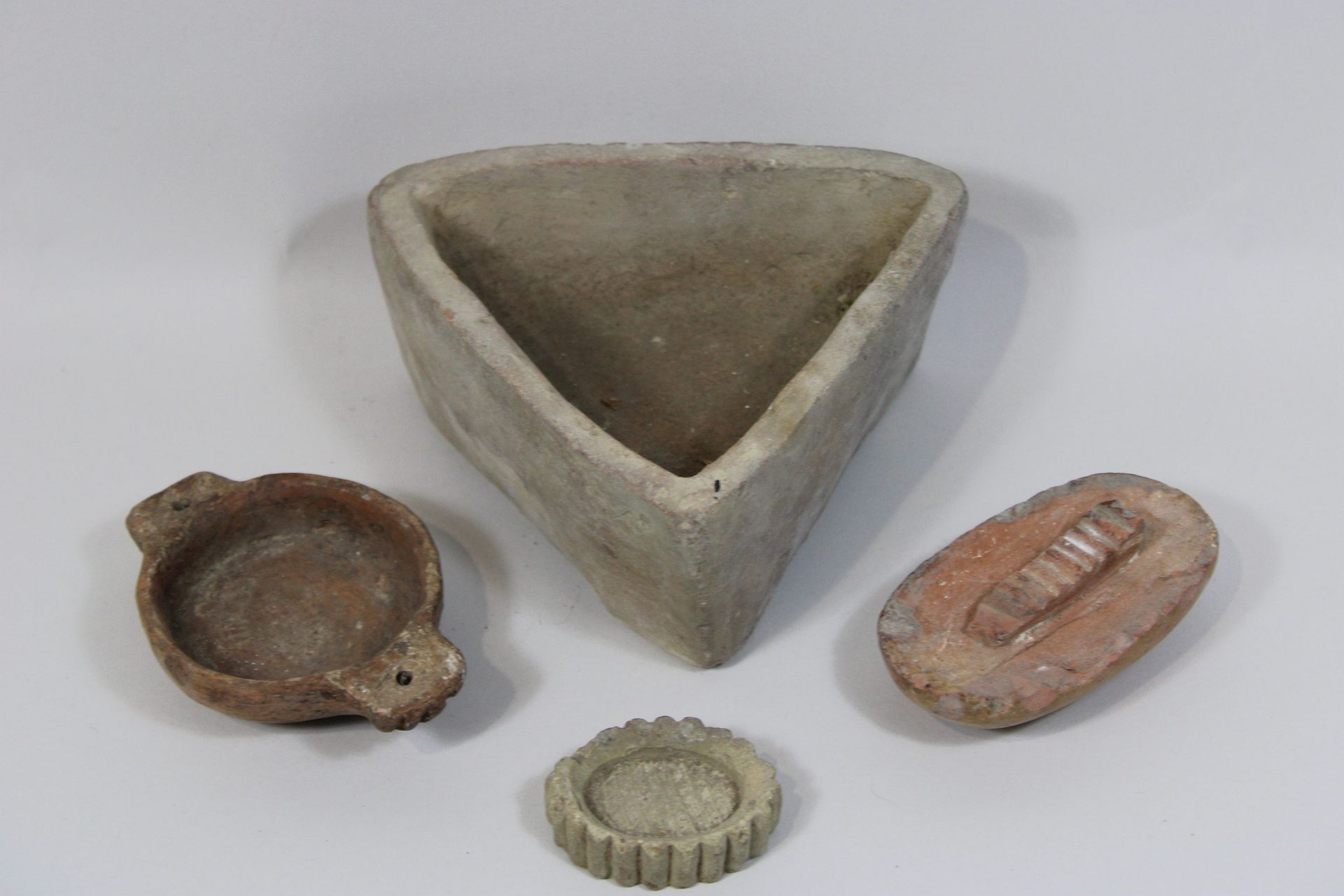 3x Schalen 1x Fragment, römisch-ägyptisch, v. Chr. 3个碗 1个碎片，出土文物，罗马-埃及，公元前，轻粘土，无&hellip;