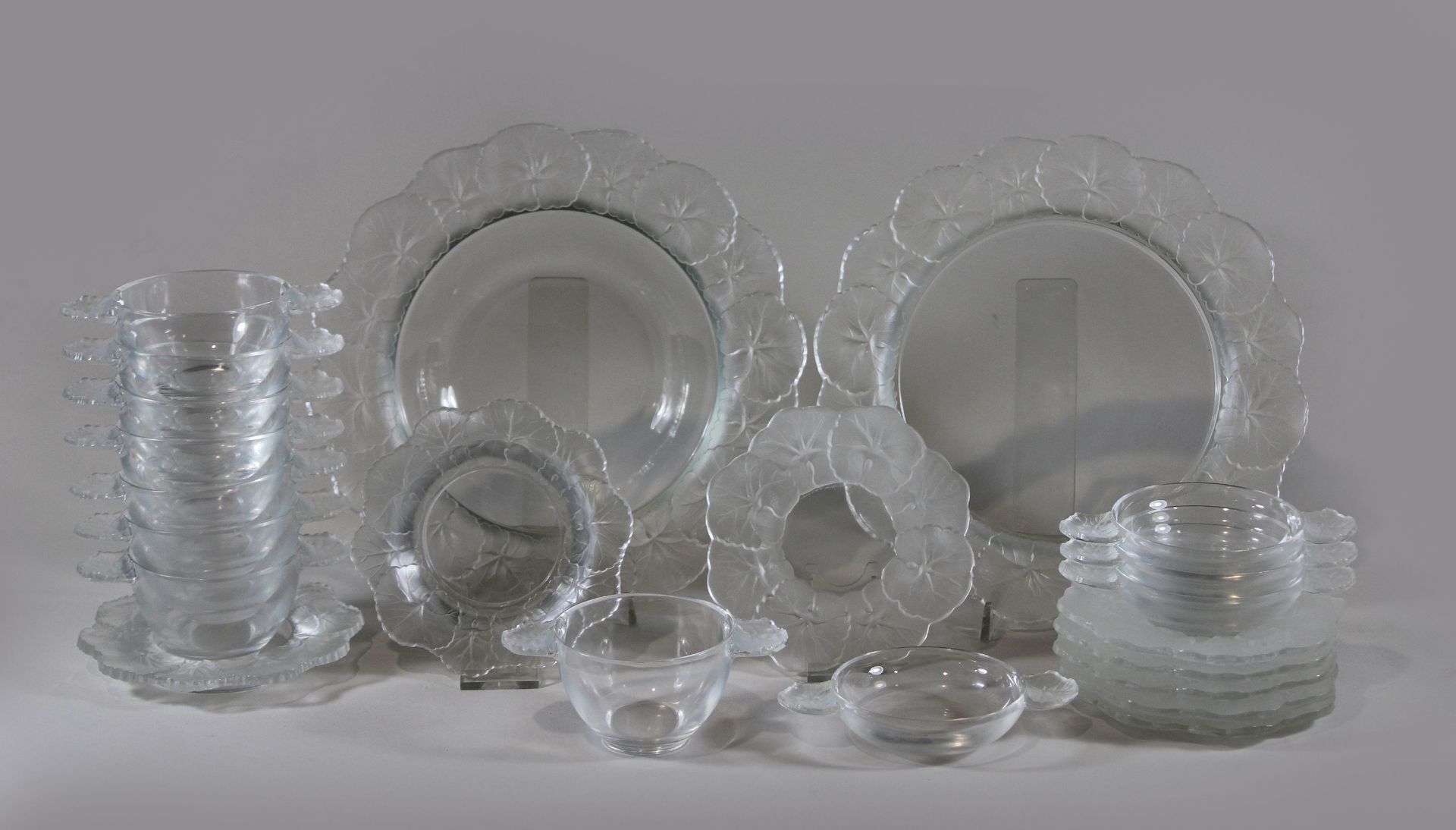 Konvolut Lalique Glas, Schalen Mixed lot Lalique glass, bowls, eight small bowls&hellip;