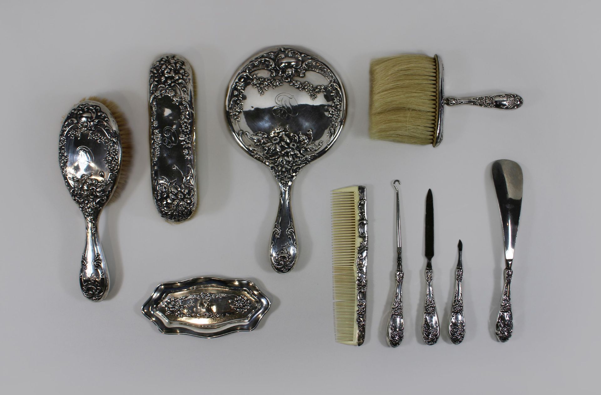 Toilettenset, 10 Teile, Sterling Silber 925 厕所套装，10件，纯银925，可能是1889年，美国，毛瑟制造公司，花卉&hellip;