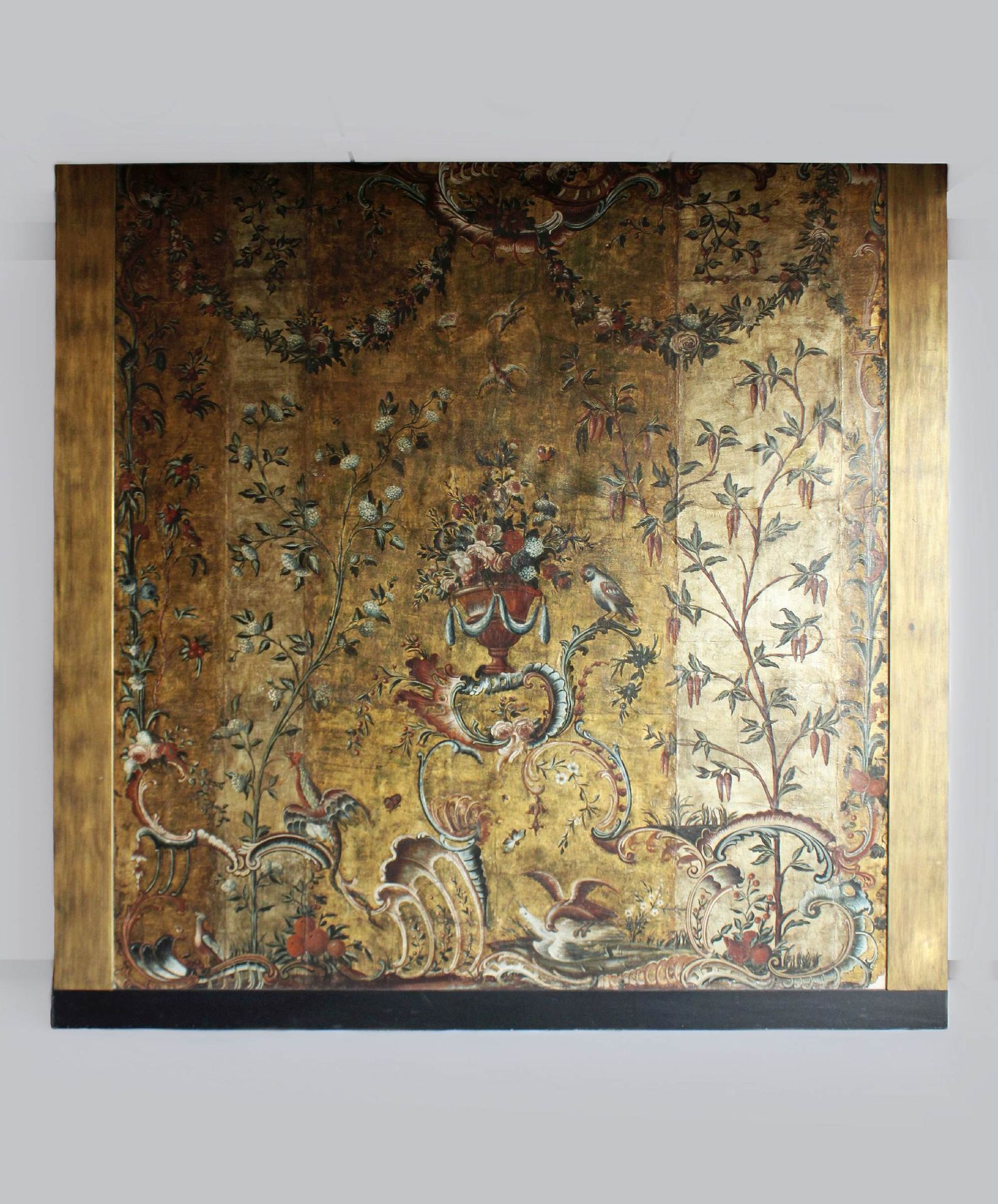 Goldledertapete, Barock, wohl Niederlande 金色皮革壁纸，皮革安装在亚麻布上，巴洛克风格，18世纪初，可能是荷兰，花卉装&hellip;