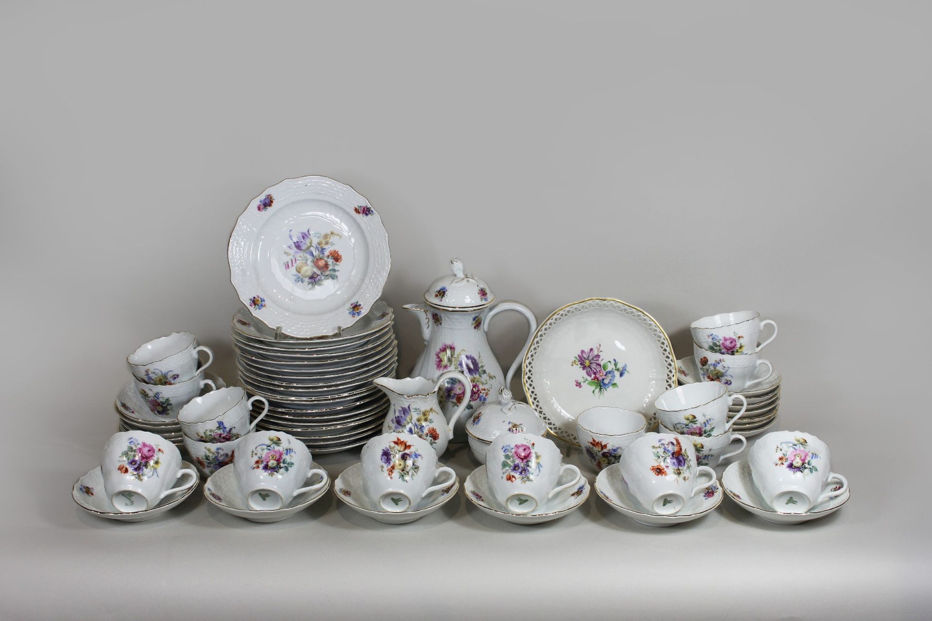 Porzellan Mokkaservice und KPM Schale Porcelain mocha service and KPM bowl, serv&hellip;