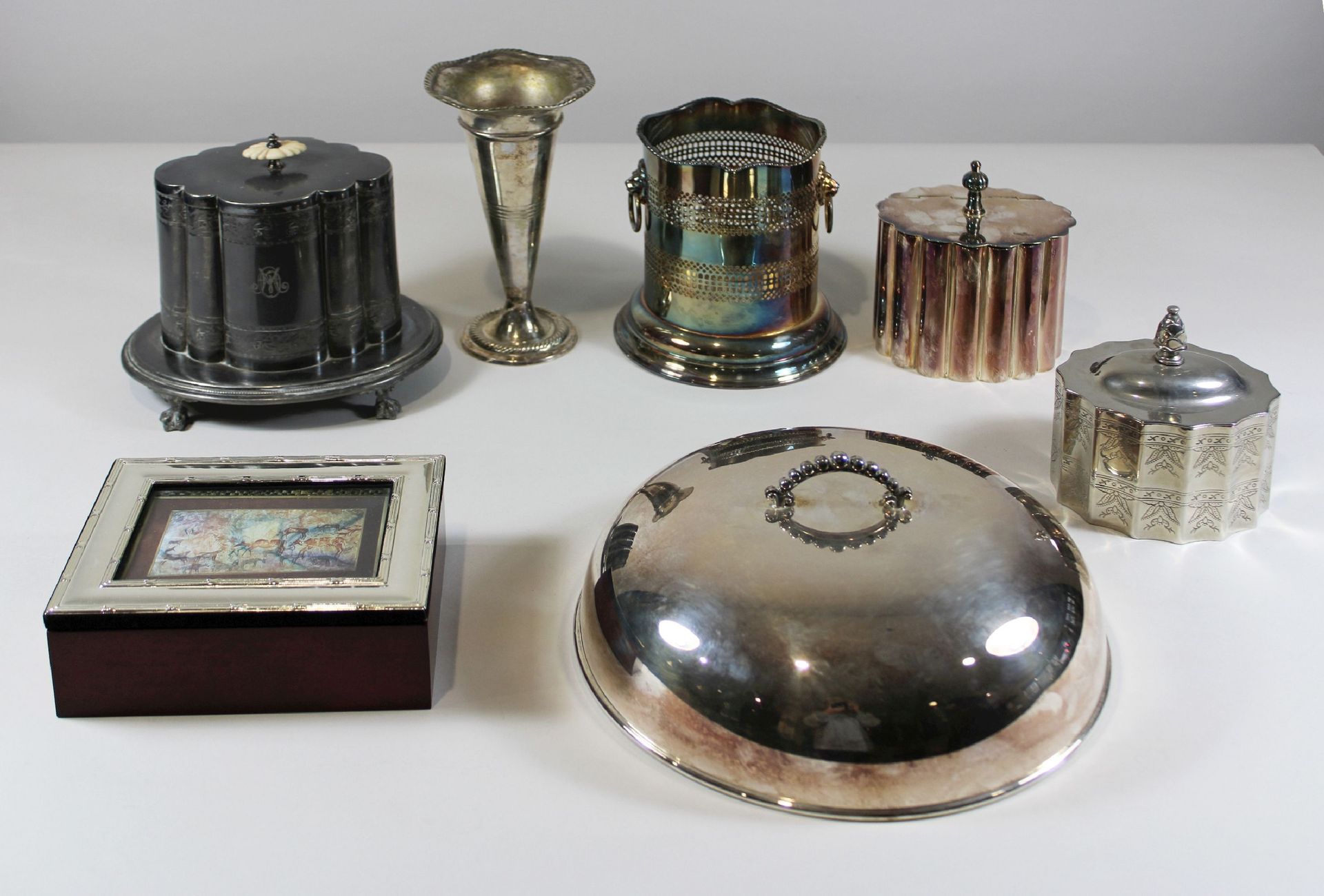 Konvolut Versilbertes, 7-teilig Mixed lot of silver plated, 7 pieces, lid, dm: c&hellip;