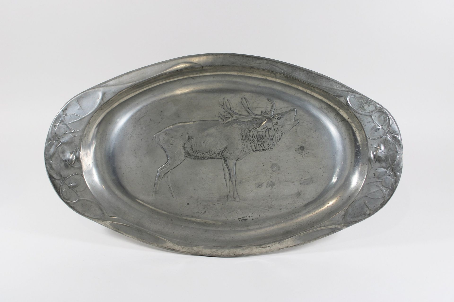 Zinn Servierplatte Pewter serving platter, Kayser, motif Roaring Stag, Art Nouve&hellip;