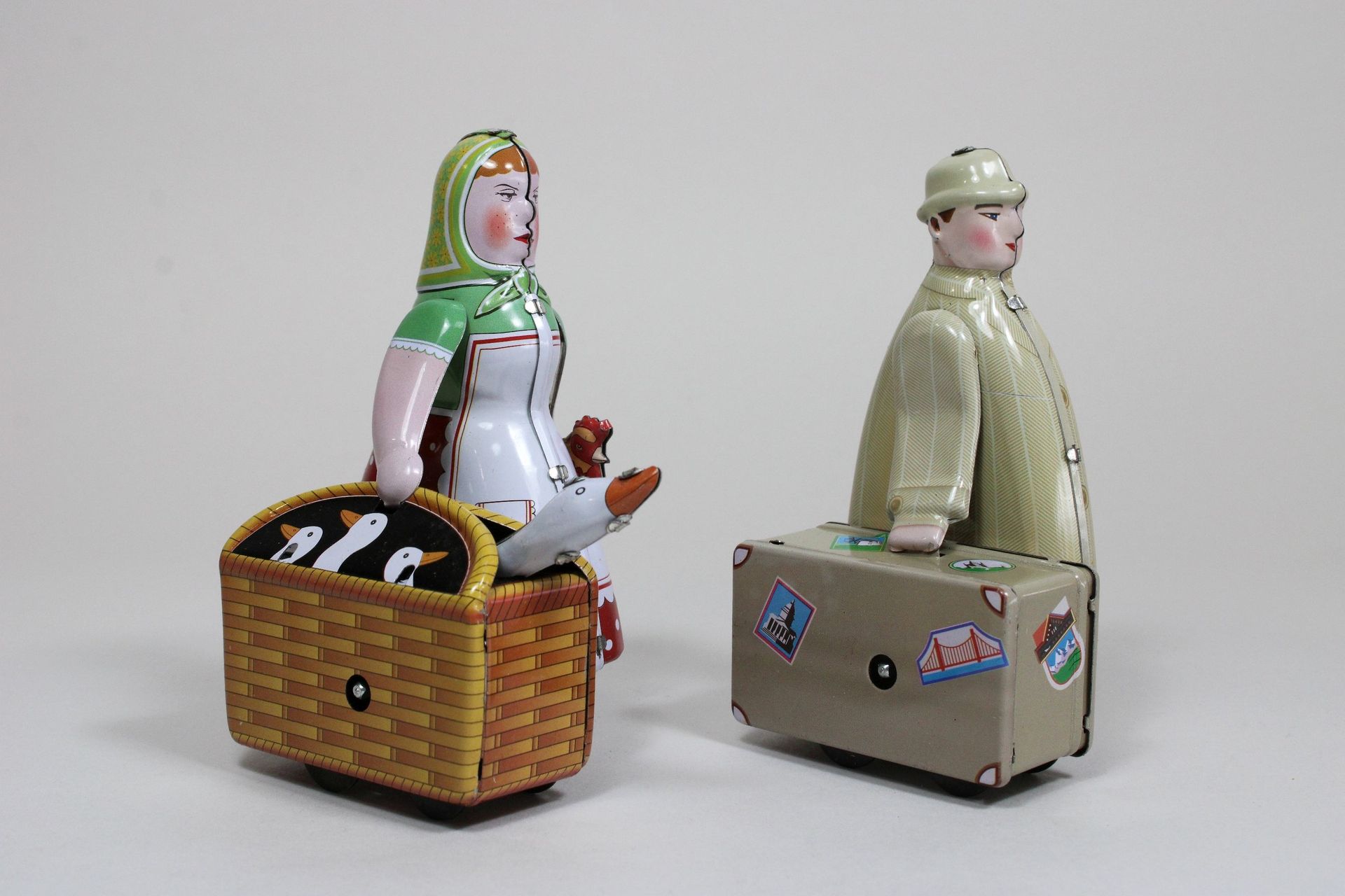 Paar Blechspielzeug Pair of tin toys, Lisa with goose and man with suitcase, to &hellip;