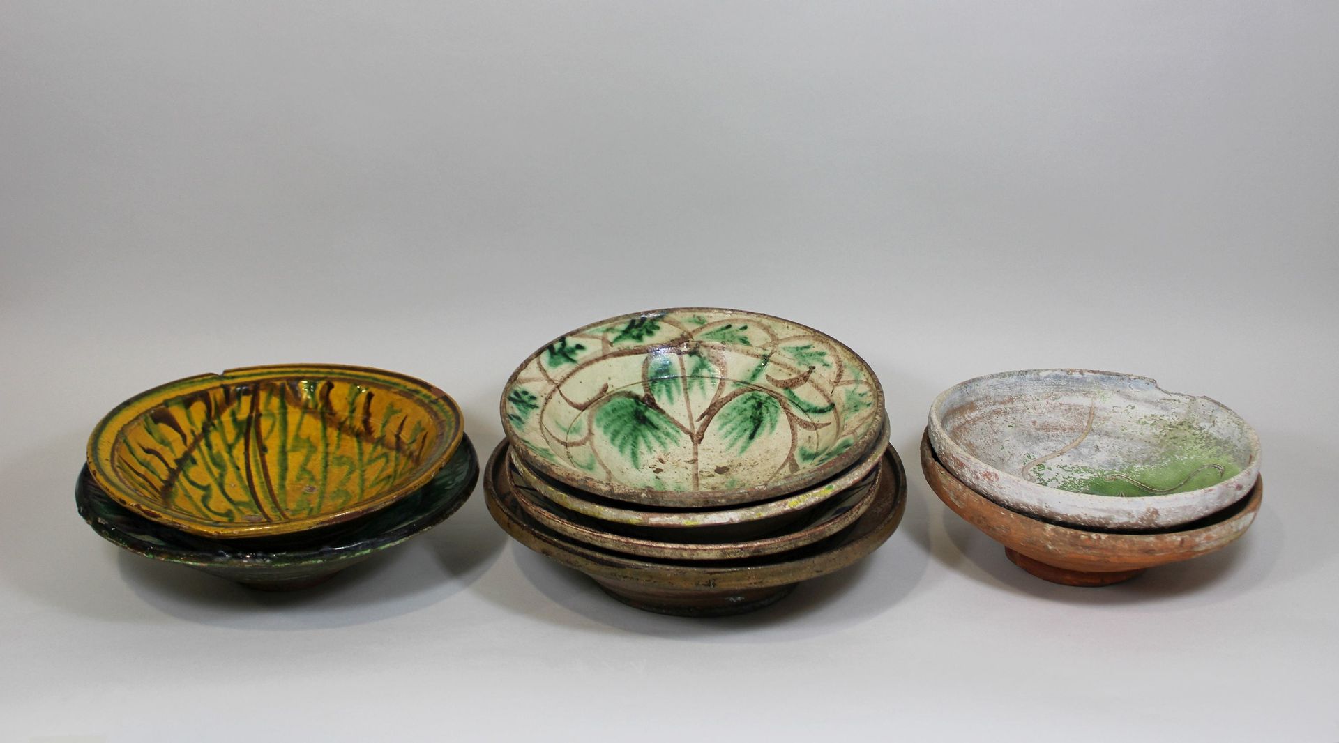 Konvolut 8 Schalen Mixed lot of 8 bowls, Persian, earthenware, partly glazed and&hellip;