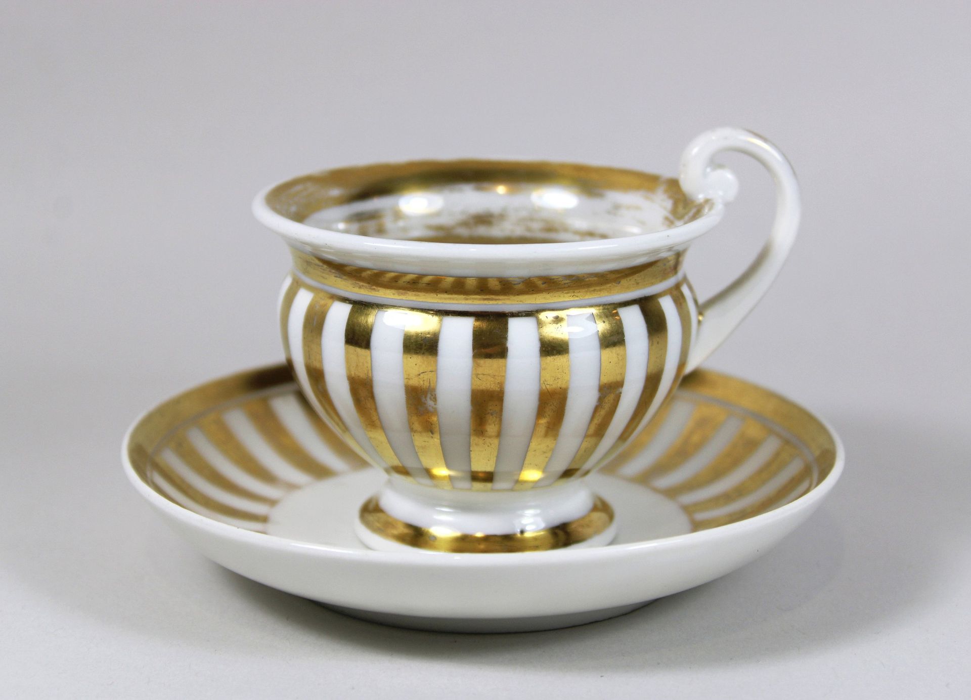 Sammeltasse m. Untertasse Collectible cup w. Saucer, porcelain, without mark, go&hellip;