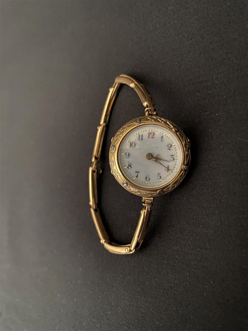 Null 18K黄金铰链式女士腕表，白色珐琅表盘 - 20世纪初（缺少上链装置） - 毛重19.9克