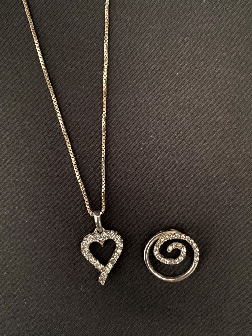Null 
Lot including:









- a chain and a heart pendant in silver 925 thousa&hellip;