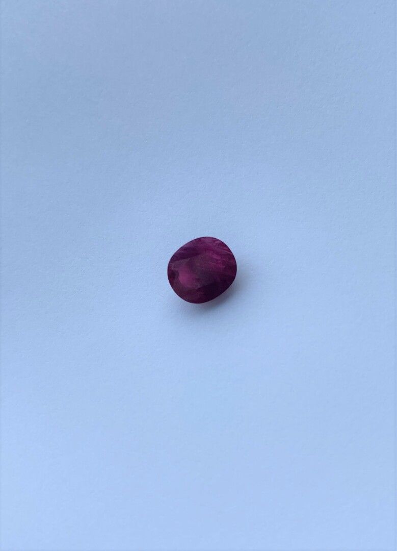 Null Rubis taille ovale facettée - Poids environ 2.65 carats

Traitement thermiq&hellip;