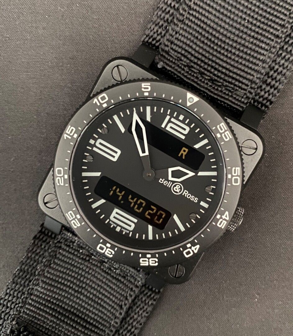 Montre-bracelet d'homme BELL & ROSS BR03 type aviation Men's wrist watch BELL & &hellip;