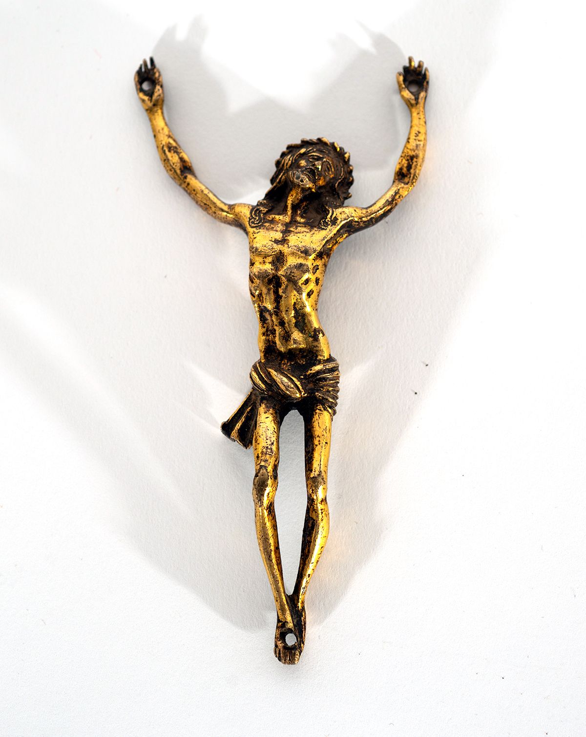 Christ in gilded bronze, XV - XVI century Maße: 13 x 6 cm
