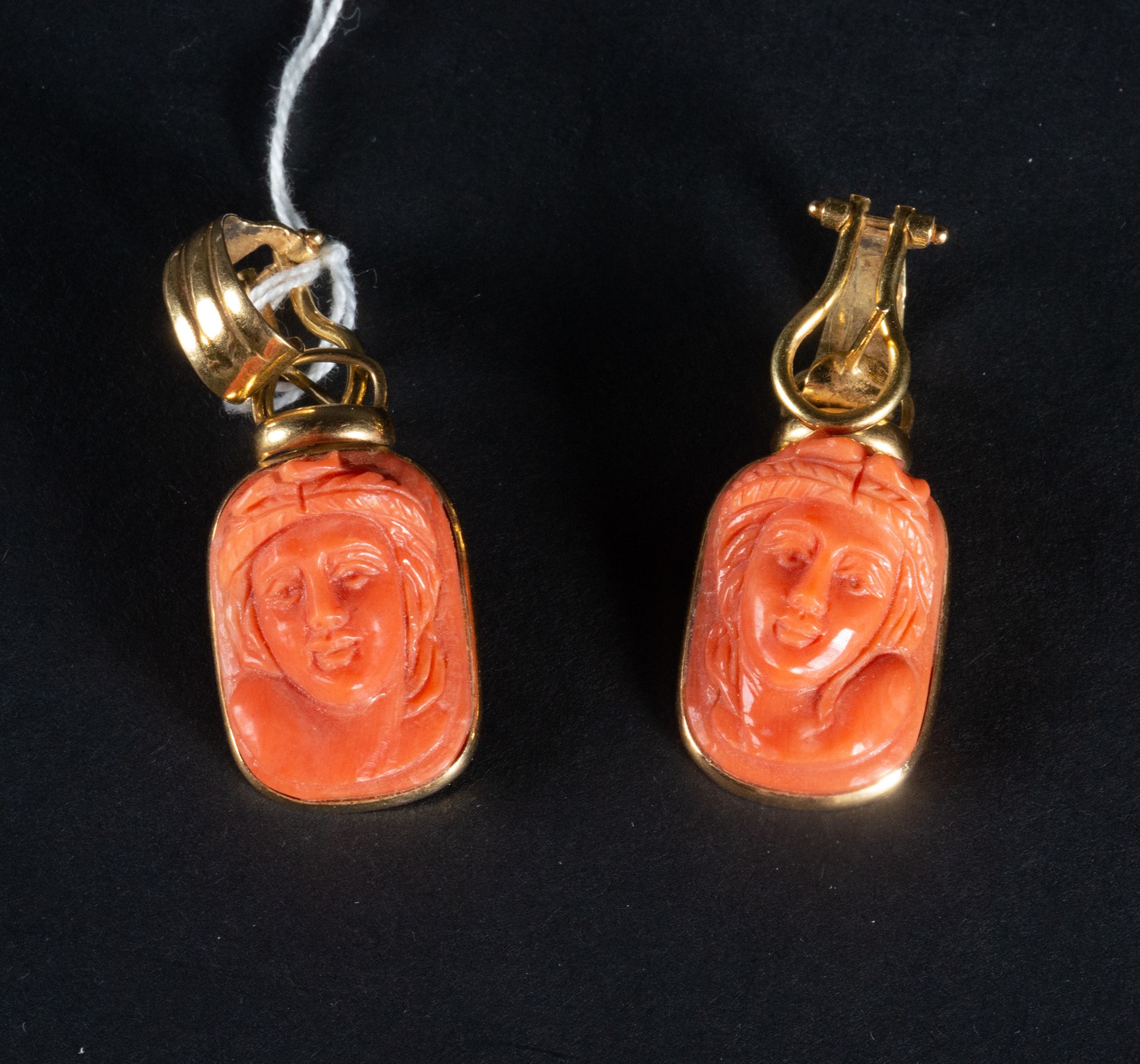 Pair of earrings with an important pair of cameos in red coral representing cary&hellip;