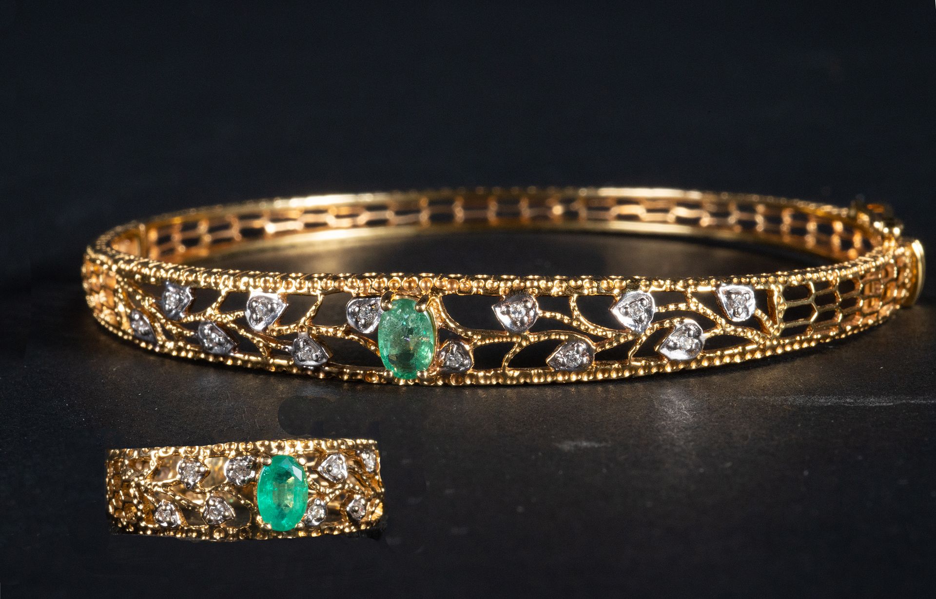Ring and Slave set in 18k yellow gold, diamonds and emerald Anello e schiava in &hellip;