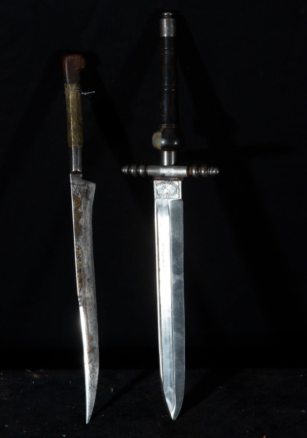 Null Lot de trois couteaux de chasse et machette philippine du 18ème siècle et e&hellip;