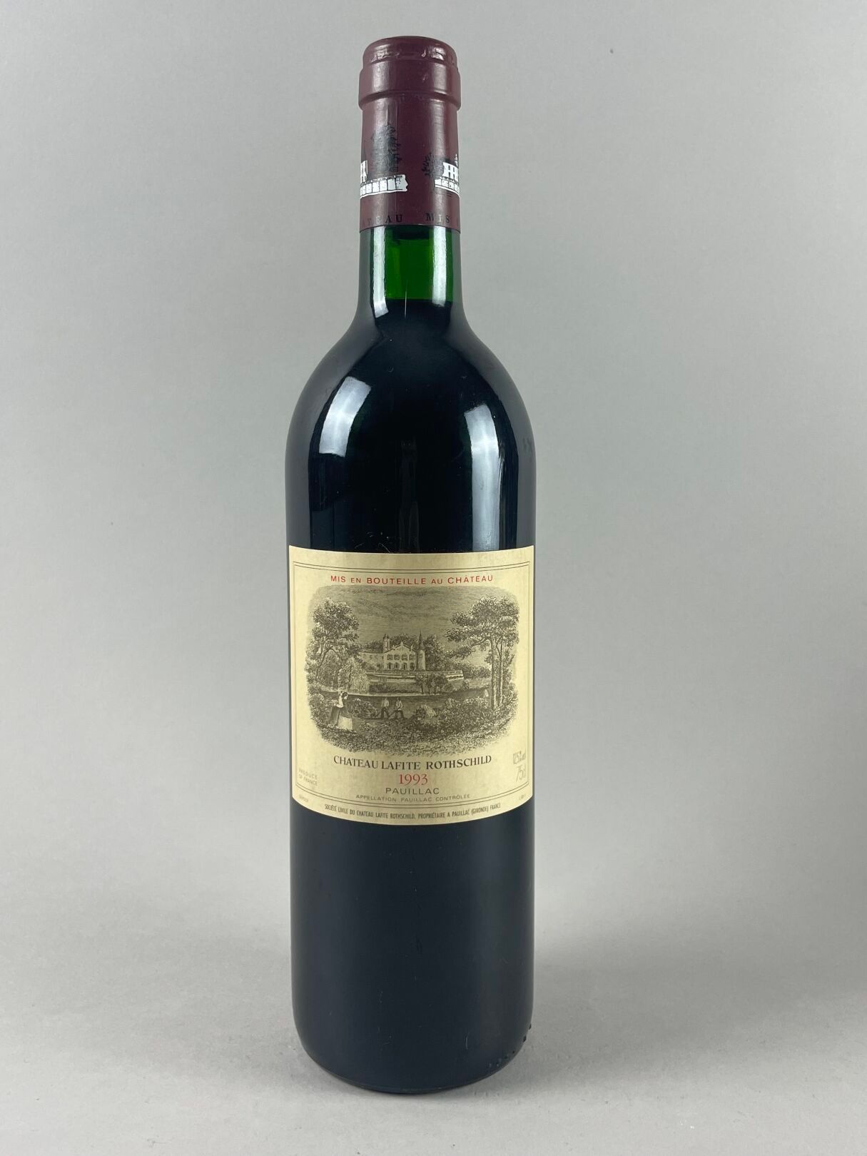 Null PAUILLAC
Château Lafite-Rothschild, 1993.
1 bouteille.
Niveau bas goulot.
L&hellip;