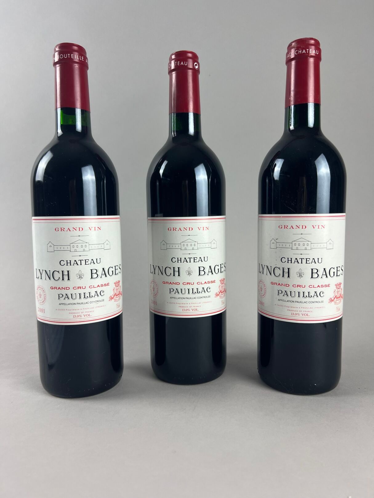Null PAUILLAC
Château Lynch-Bages, 2001.
3 bouteilles.
Niveaux bas goulot (2) et&hellip;