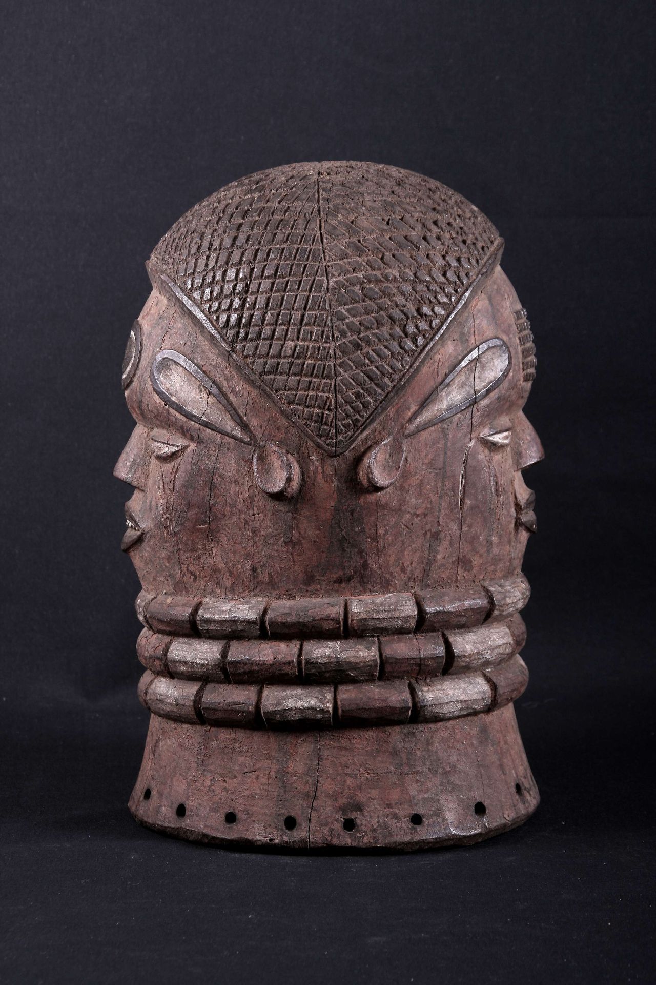 Desde Nota artillería Cabeza de madera y pigmentada con un rostro naturalista.… | Drouot.com