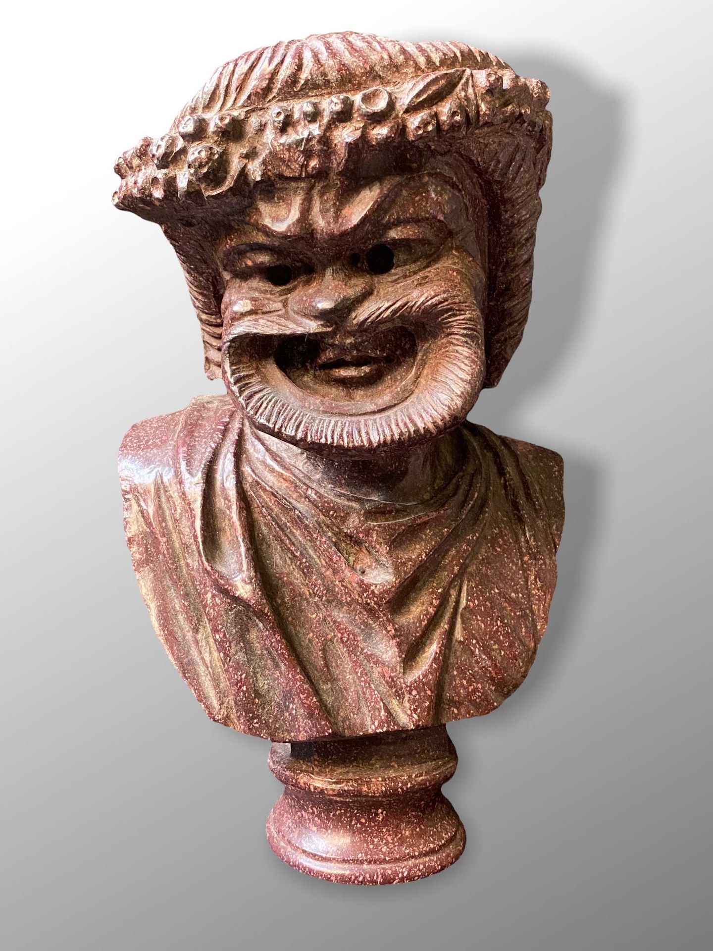 Null Bust in carved porphyry representing a character of the Comnedia Dell'Arte
&hellip;