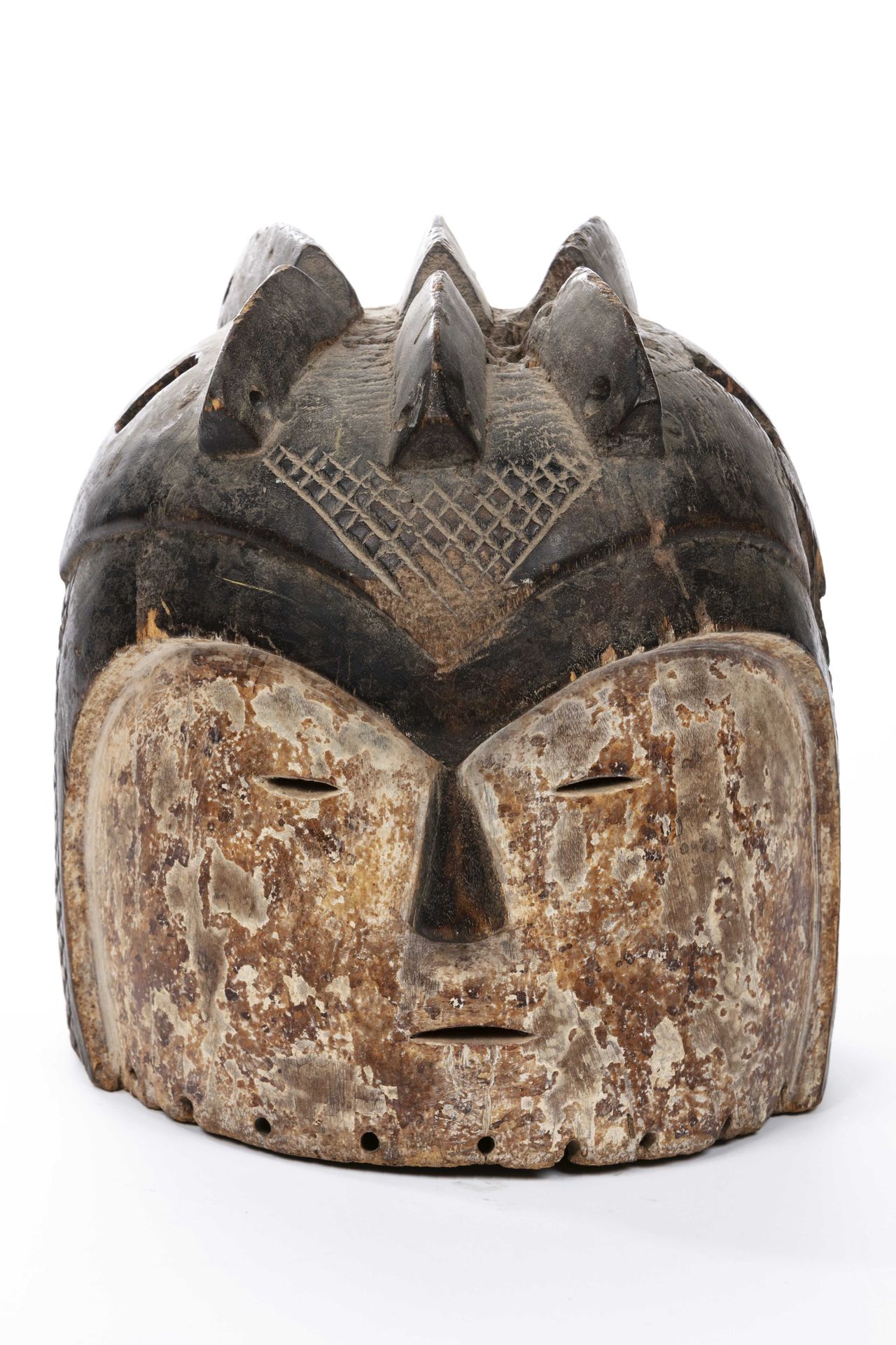 Null Masque heaume de style Tsogho 
Gabon 
Bois
H : 28 cm
Jolies nuances de pati&hellip;